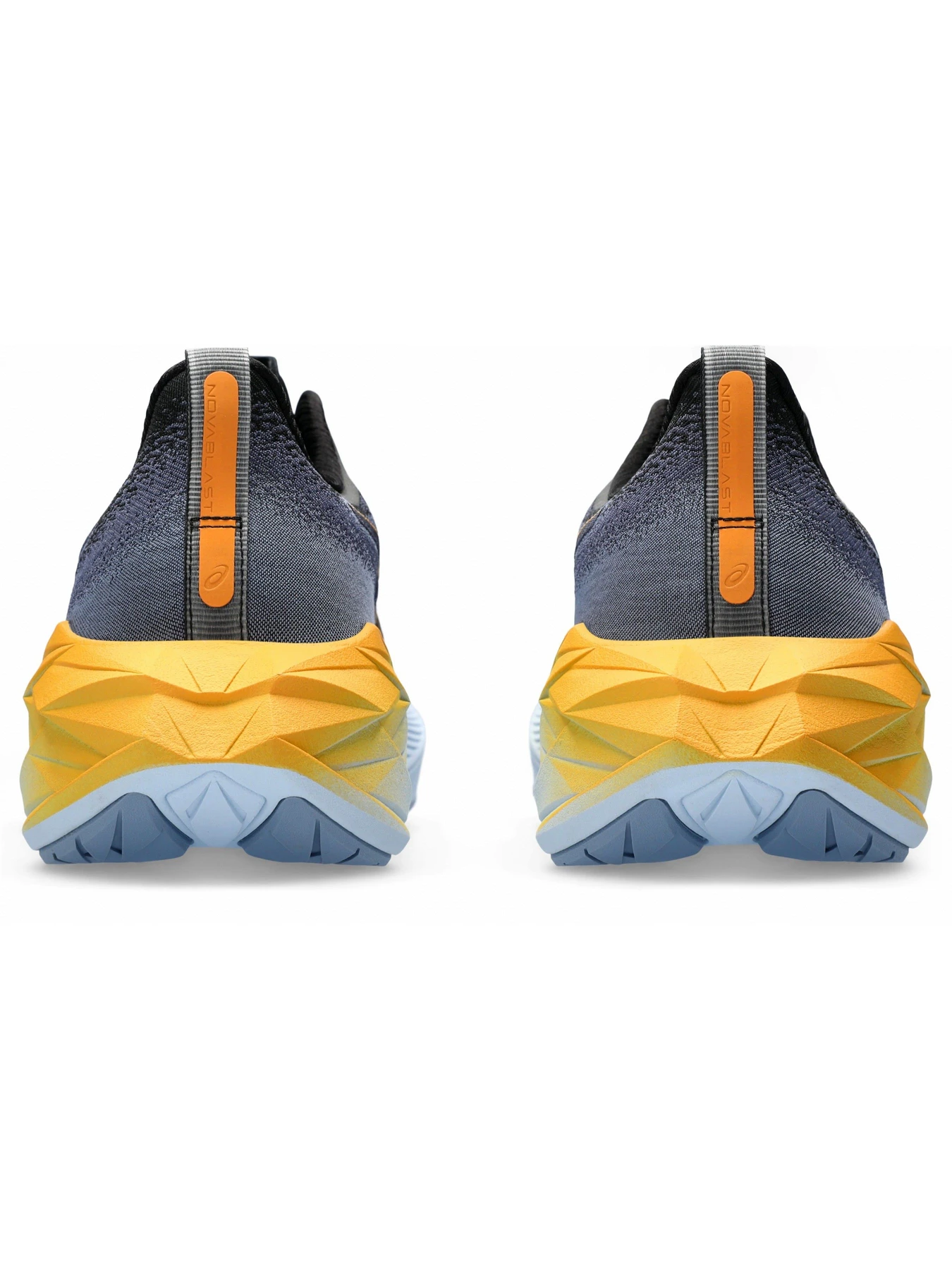 Кросівки Asics Novablast 4 модель 1011B693-001 Фото