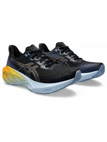 Кросівки Asics Novablast 4 модель 1011B693-001 Фото