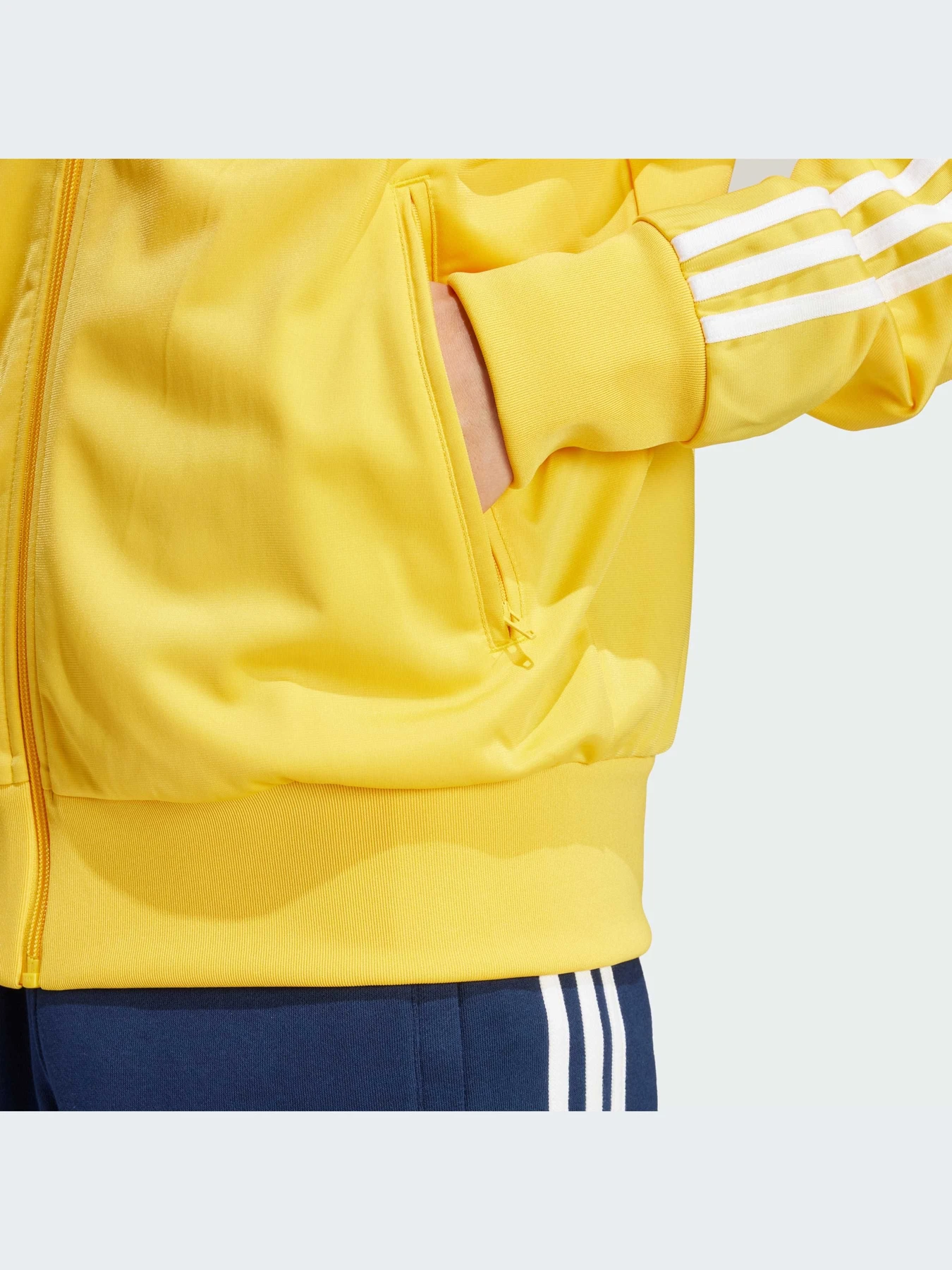Худи и свитшоты Adidas модель IR9891 Худи и свитшоты Adidas модель IR9891 Фото