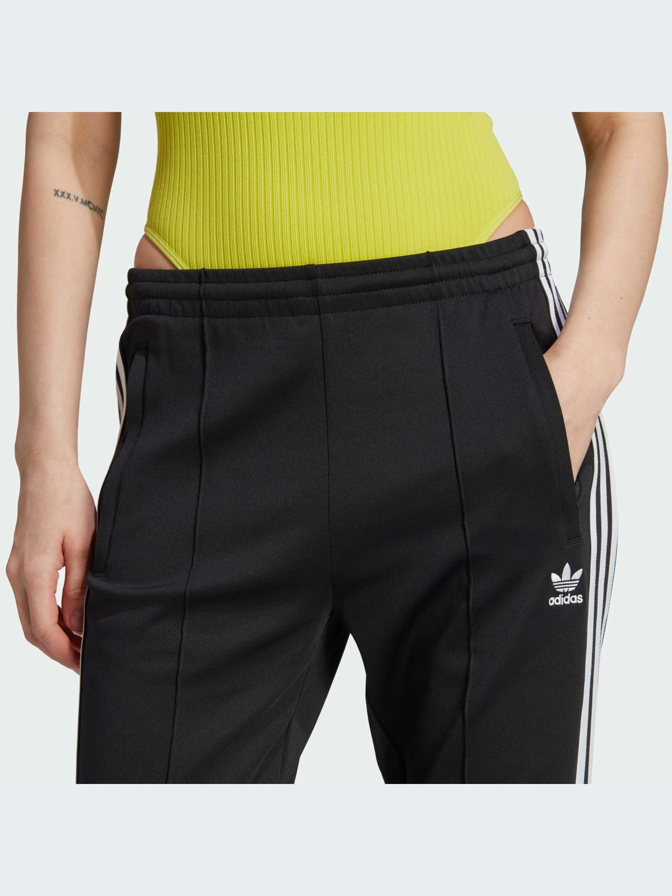 Брюки Adidas модель IK6600 Брюки Adidas модель IK6600 Фото