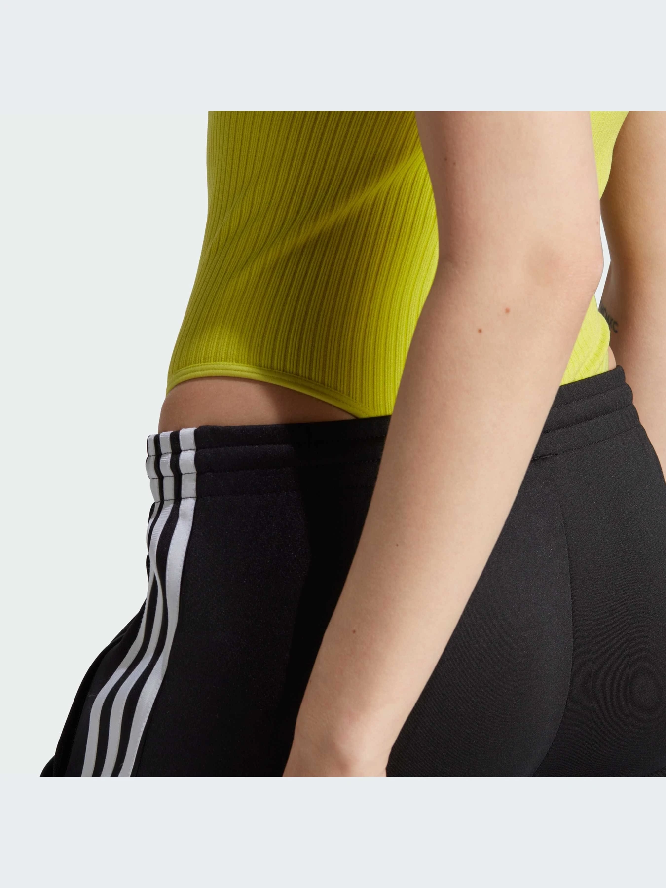 Брюки Adidas модель IK6600 Брюки Adidas модель IK6600 Фото