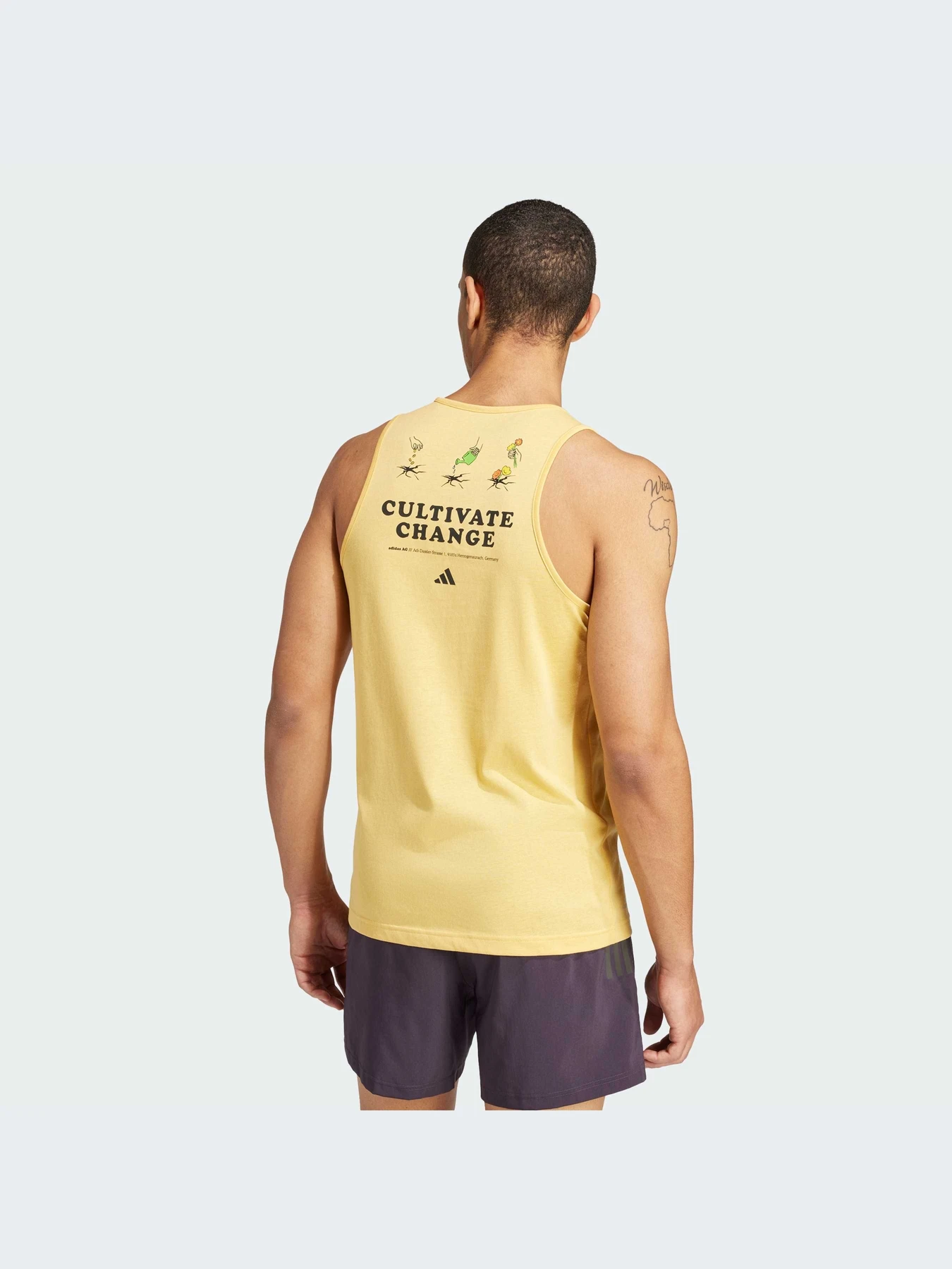 Футболки и поло Adidas модель IY7600 Футболки и поло Adidas модель IY7600 Фото
