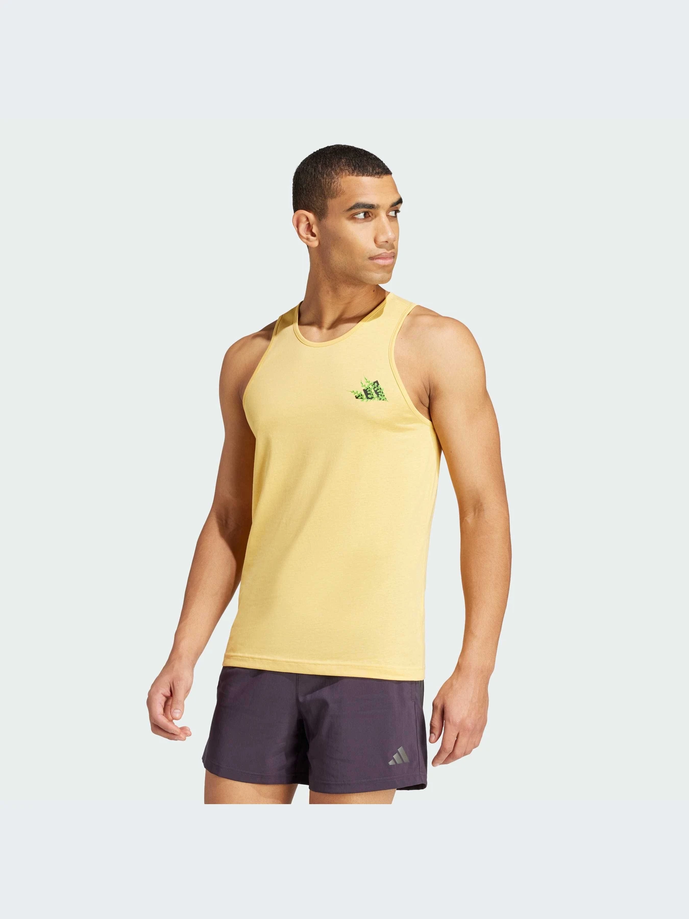 Футболки и поло Adidas модель IY7600 Футболки и поло Adidas модель IY7600 Фото