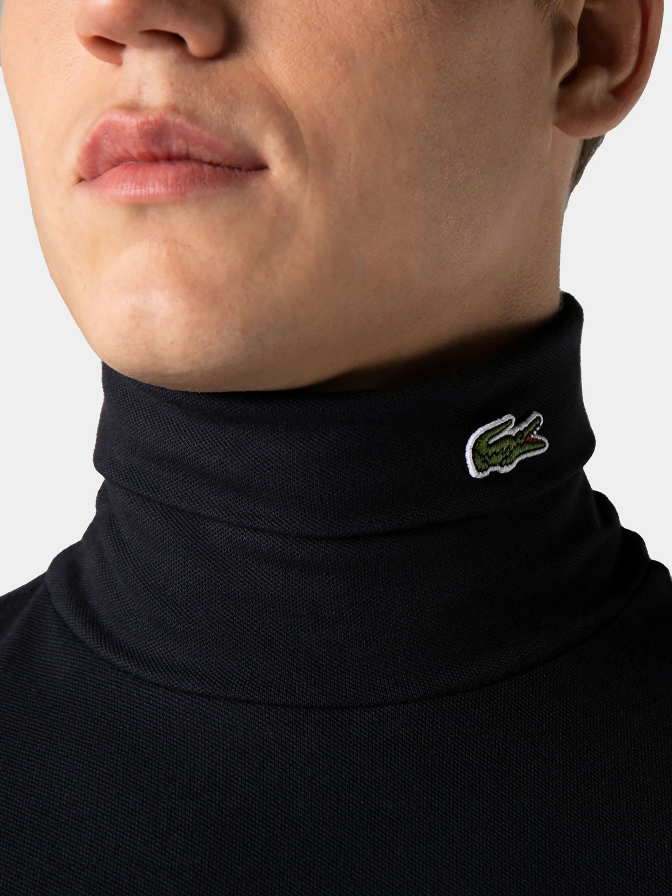 Свитры и кардиганы Lacoste модель UH2421HDE Свитры и кардиганы Lacoste модель UH2421HDE Фото
