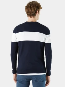 Свитры и кардиганы Lacoste модель AH021515L Фото