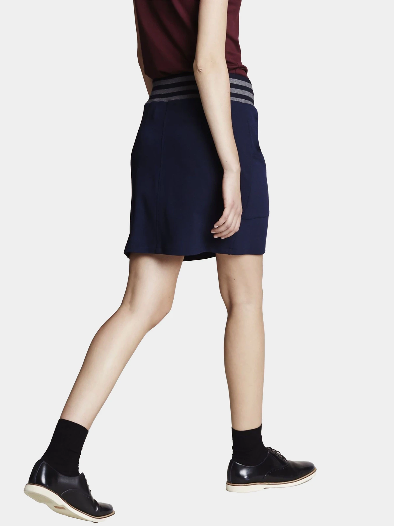 Юбки Lacoste модель JF3654NHD Юбки Lacoste модель JF3654NHD Фото