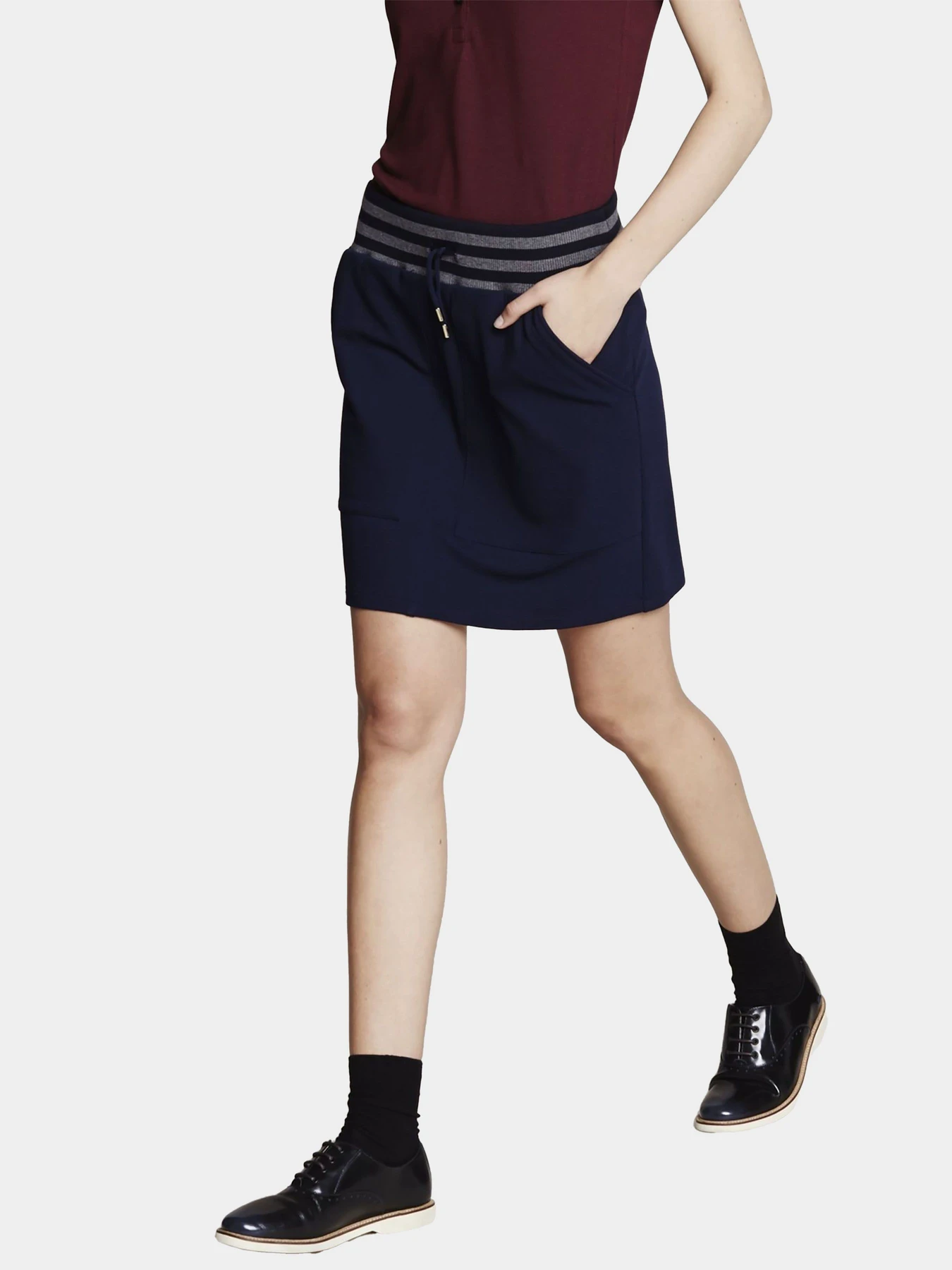 Юбки Lacoste модель JF3654NHD Юбки Lacoste модель JF3654NHD Фото