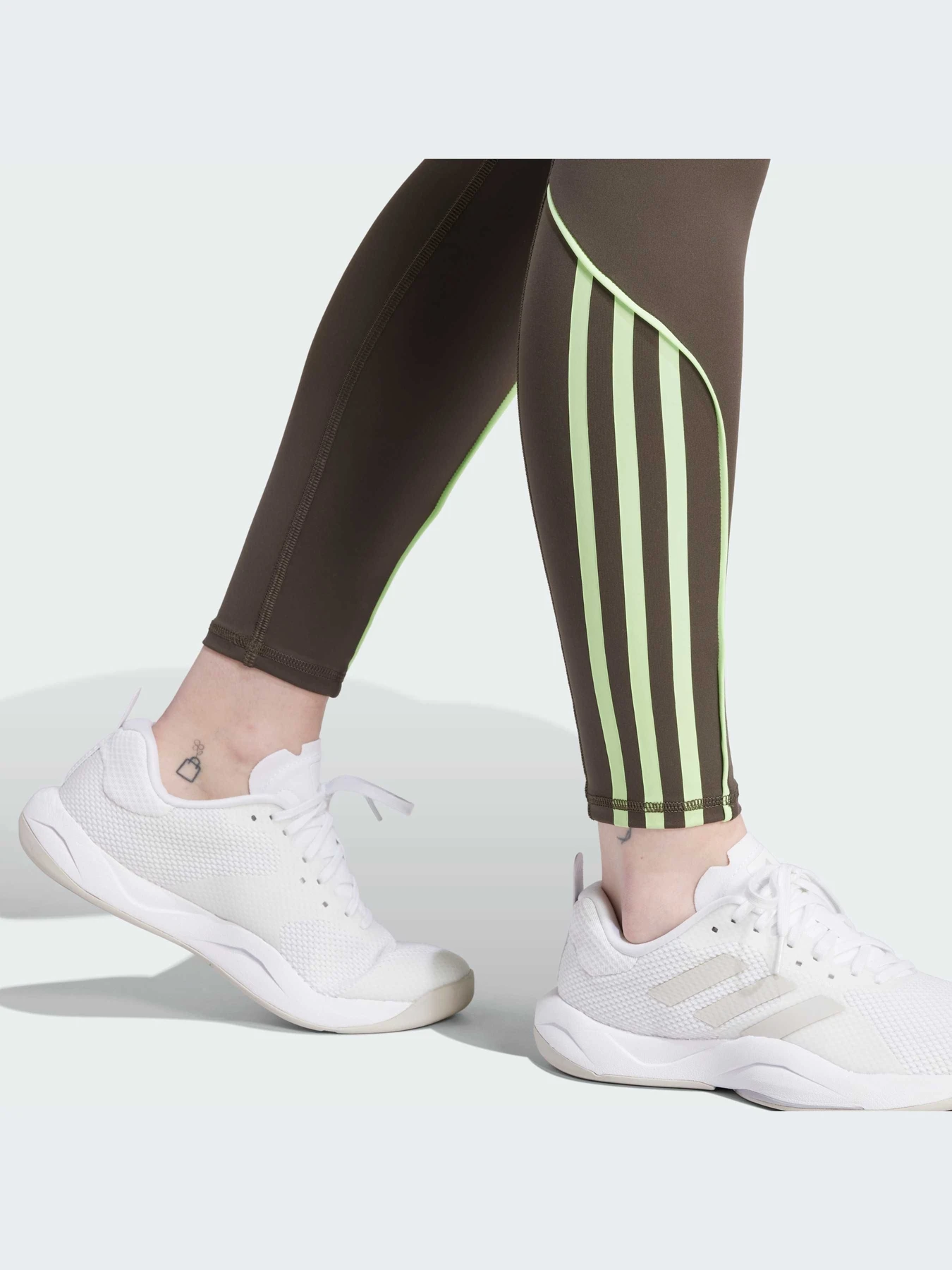 Брюки Adidas модель IS4054 Брюки Adidas модель IS4054 Фото