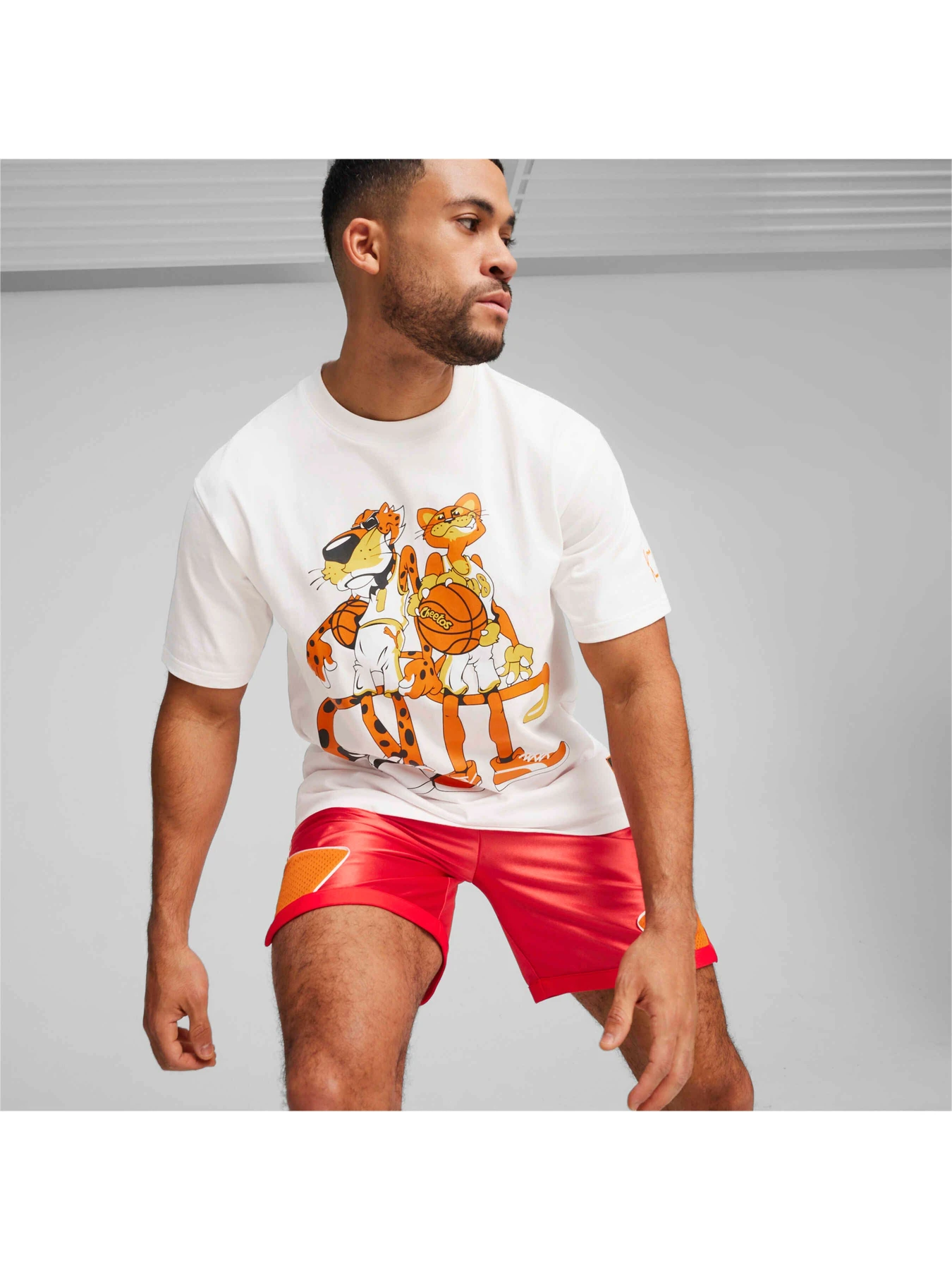 Футболки і поло PUMA Hoops x Cheetos Tee I модель 625872 Футболки і поло PUMA Hoops x Cheetos Tee I модель 625872 Фото