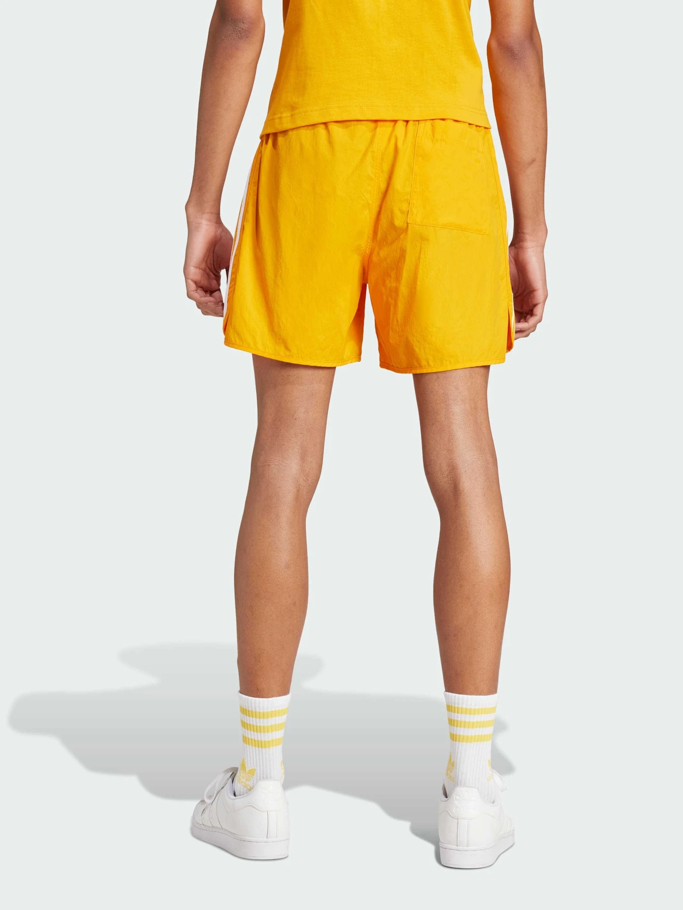 Шорти Adidas модель IZ2418 Шорти Adidas модель IZ2418 Фото