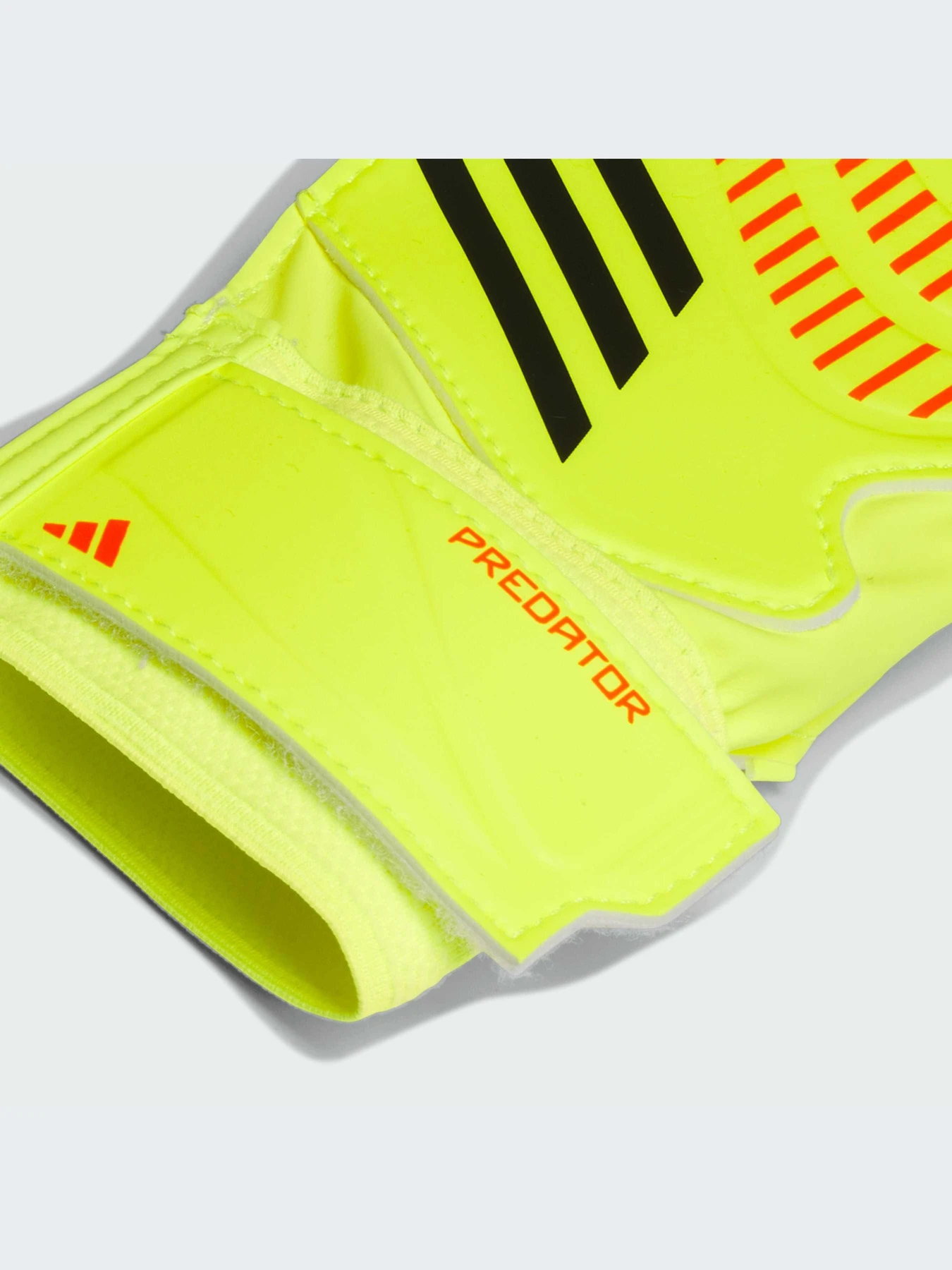 Перчатки для спорта Adidas модель IQ4028 Перчатки для спорта Adidas модель IQ4028 Фото