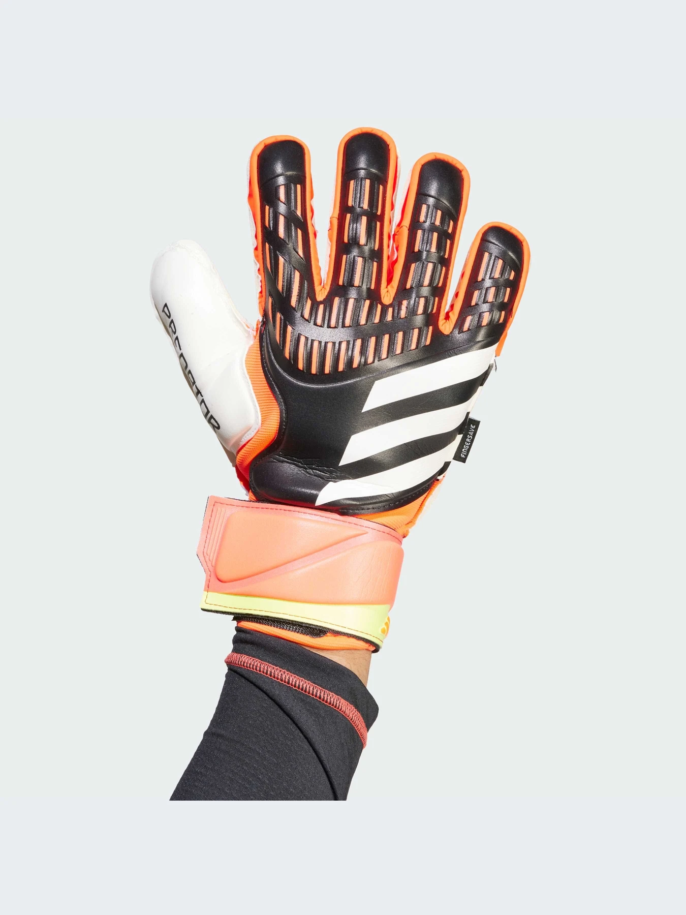 Перчатки для спорта Adidas Predator модель IQ4037 Фото