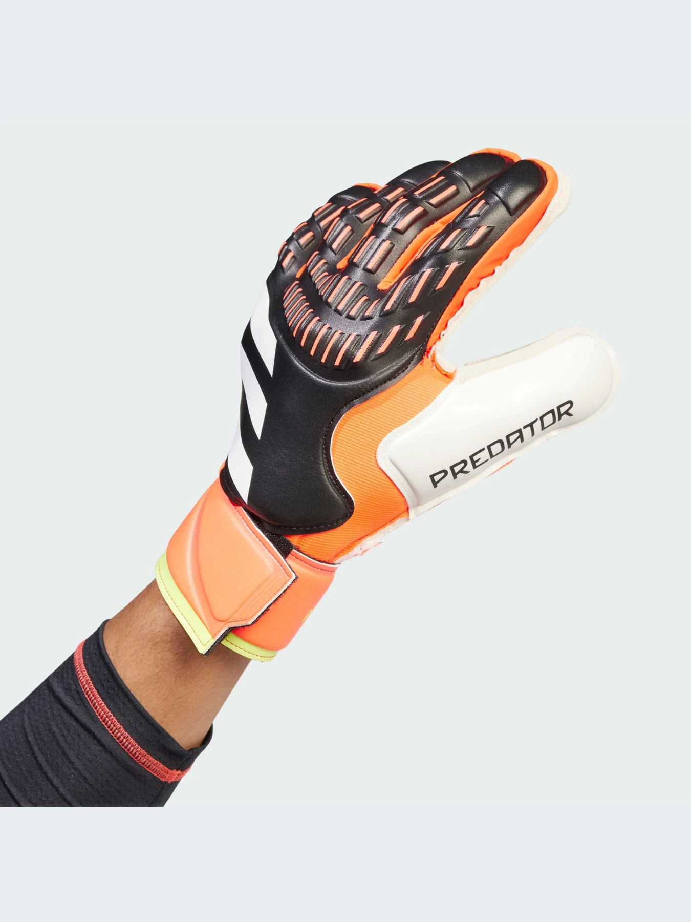 Перчатки для спорта Adidas Predator модель IQ4037 Перчатки для спорта Adidas Predator модель IQ4037 Фото