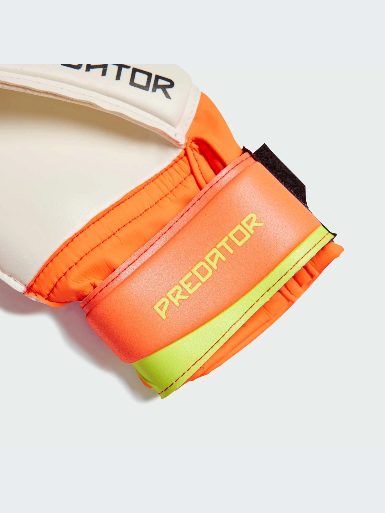 Перчатки для спорта Adidas Predator модель IQ4036 Перчатки для спорта Adidas Predator модель IQ4036 Фото