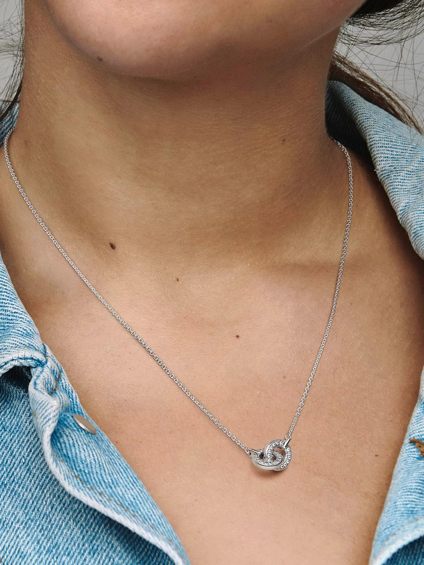 Колье PANDORA модель 392736C01 Колье PANDORA модель 392736C01 Фото