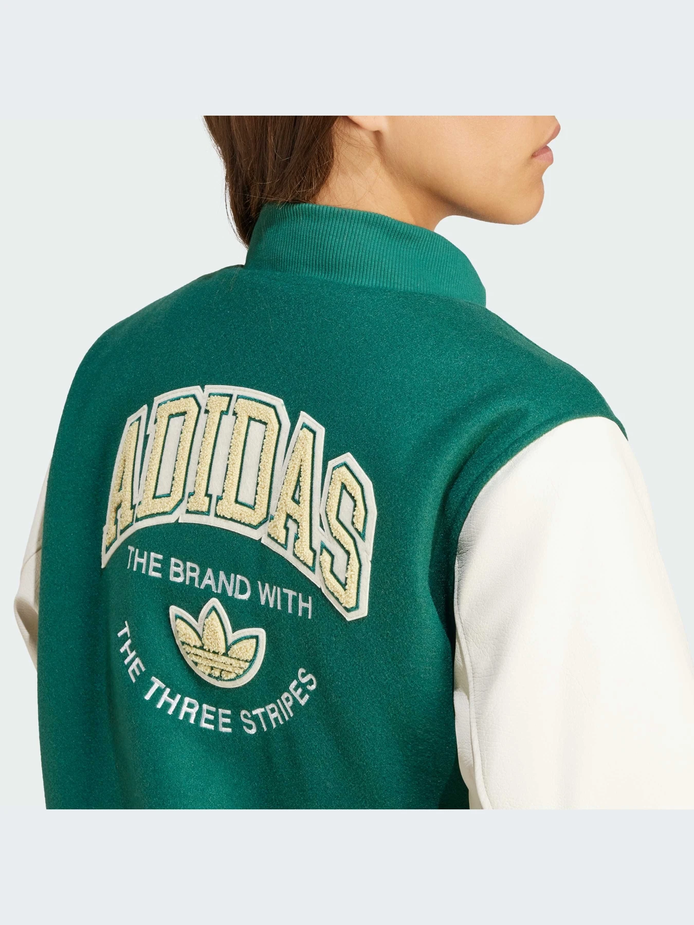 Куртки и дубленки Adidas Graphics модель IT7826 Куртки и дубленки Adidas Graphics модель IT7826 Фото