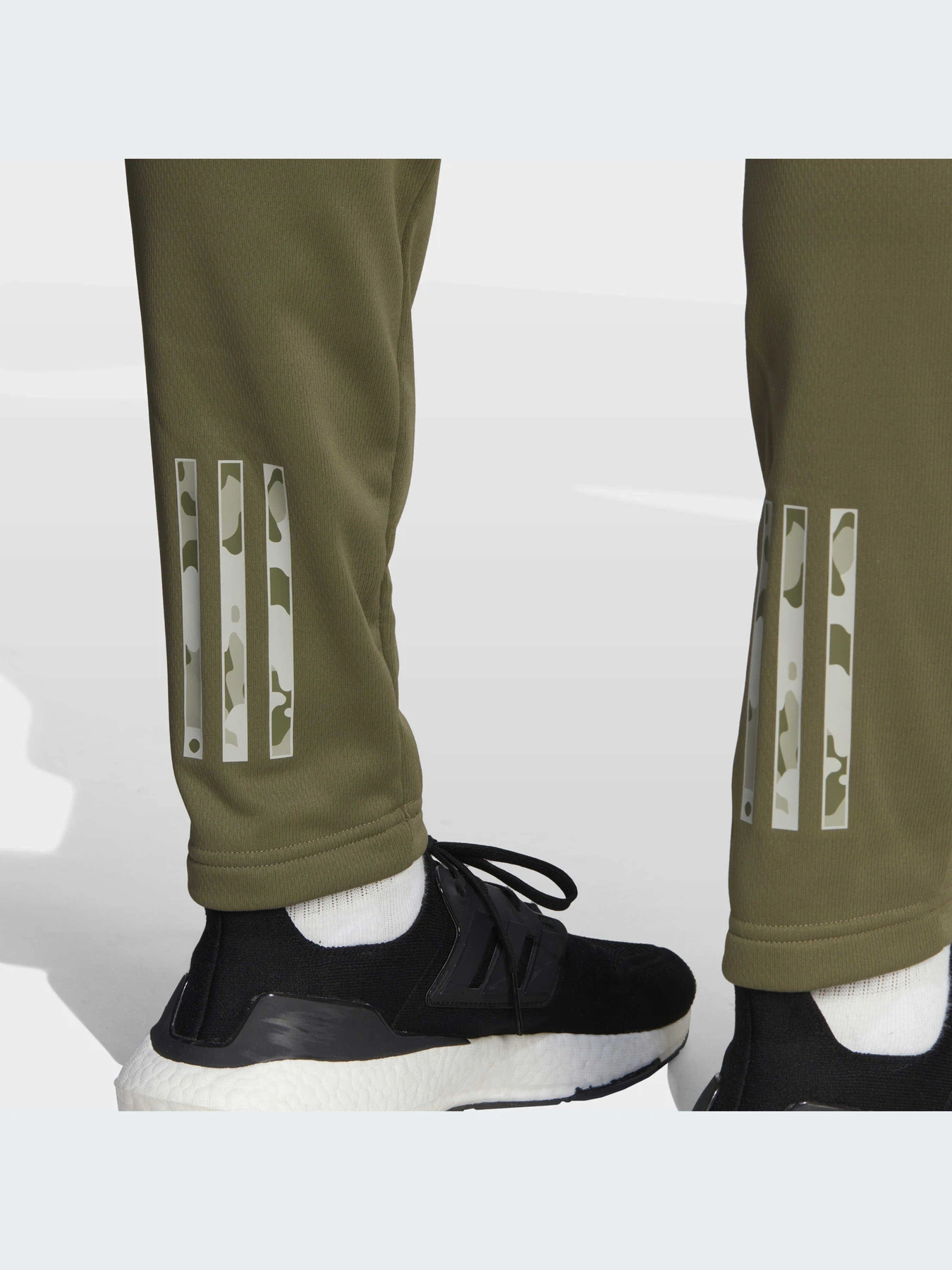 Брюки Adidas модель IJ9611 Брюки Adidas модель IJ9611 Фото