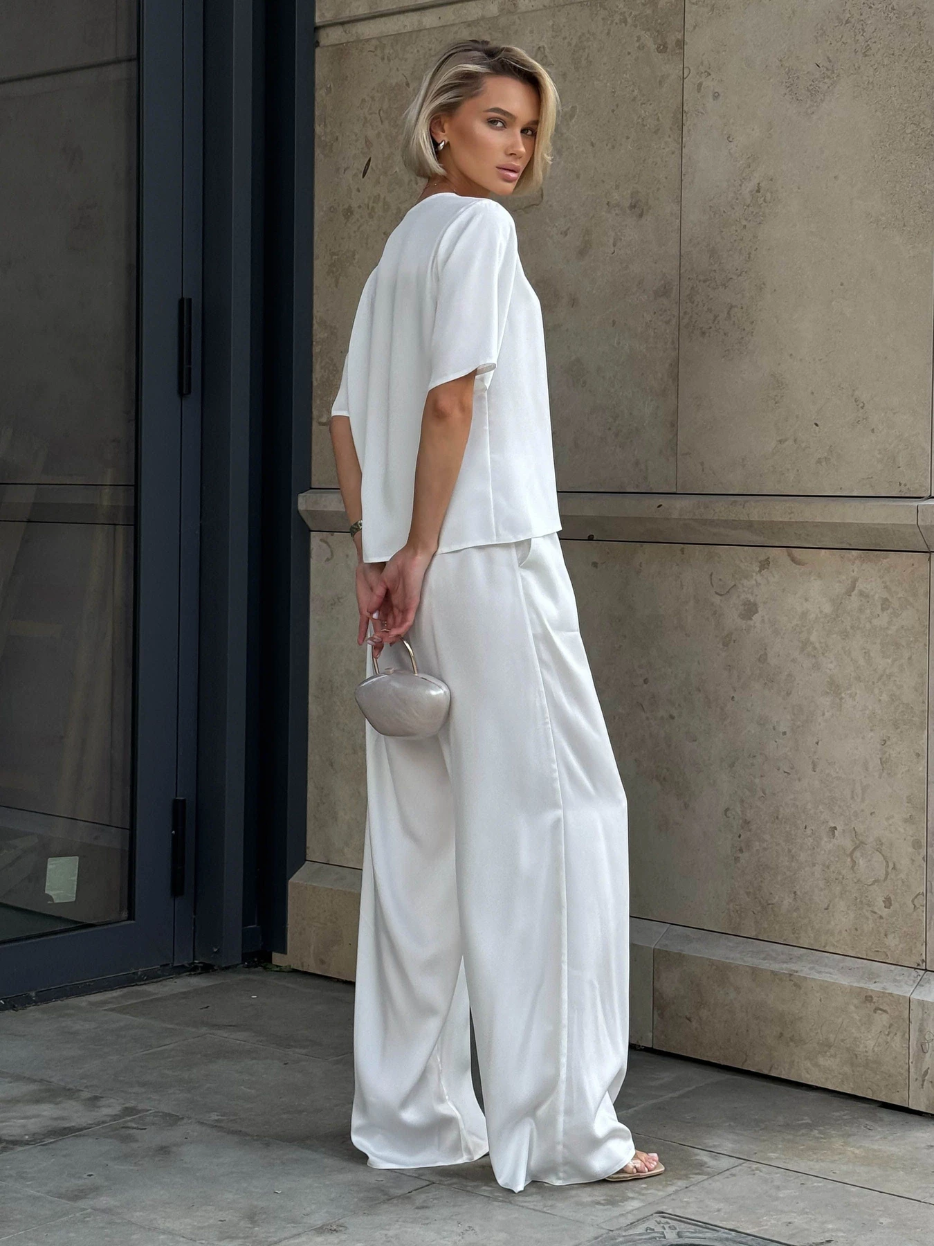 Костюмы Jadone Fashion модель Kapriz_Vir_bila Костюмы Jadone Fashion модель Kapriz_Vir_bila Фото