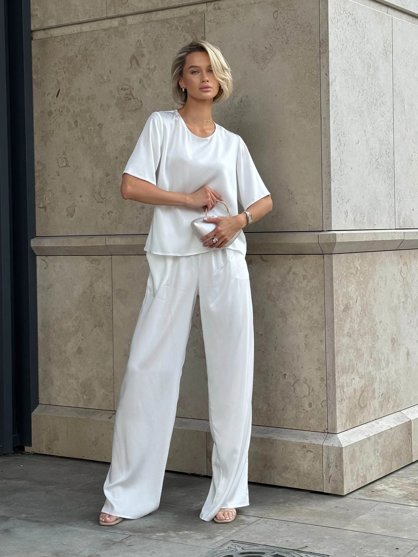 Костюмы Jadone Fashion модель Kapriz_Vir_bila Костюмы Jadone Fashion модель Kapriz_Vir_bila Фото