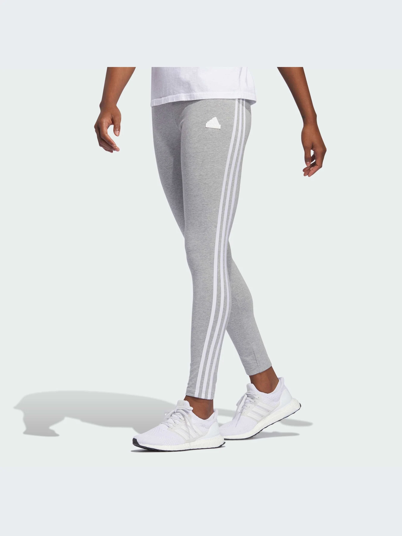 Брюки Adidas Культовые силуэты модель IC0516 Брюки Adidas Культовые силуэты модель IC0516 Фото