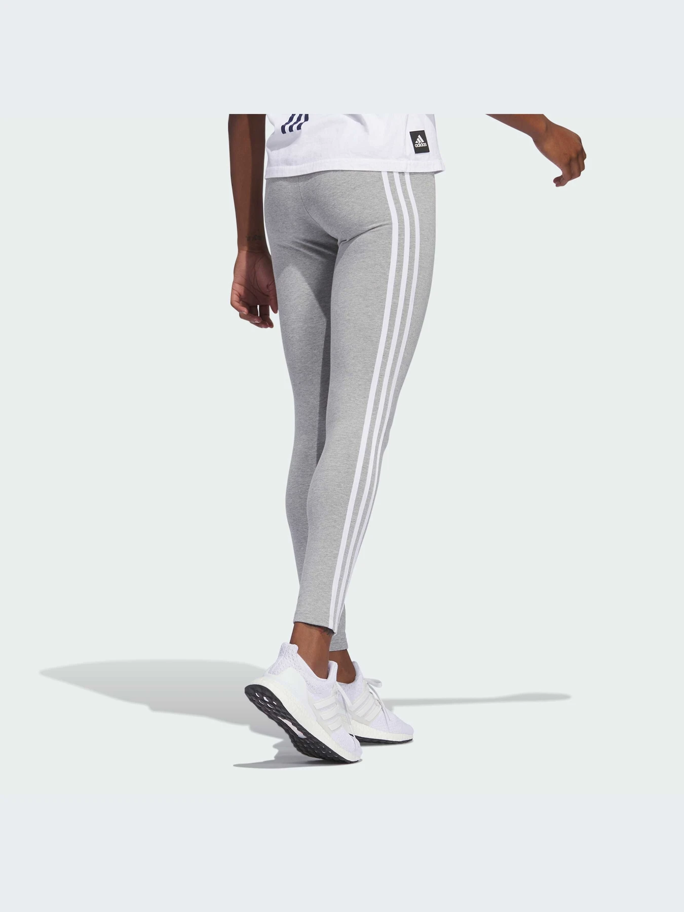 Брюки Adidas Культовые силуэты модель IC0516 Брюки Adidas Культовые силуэты модель IC0516 Фото