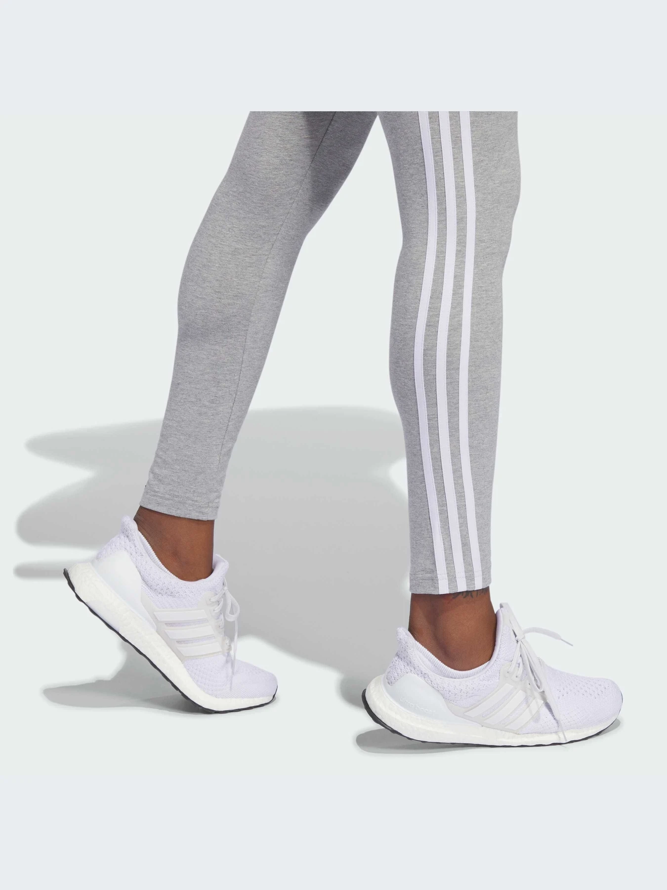 Брюки Adidas Культовые силуэты модель IC0516 Брюки Adidas Культовые силуэты модель IC0516 Фото