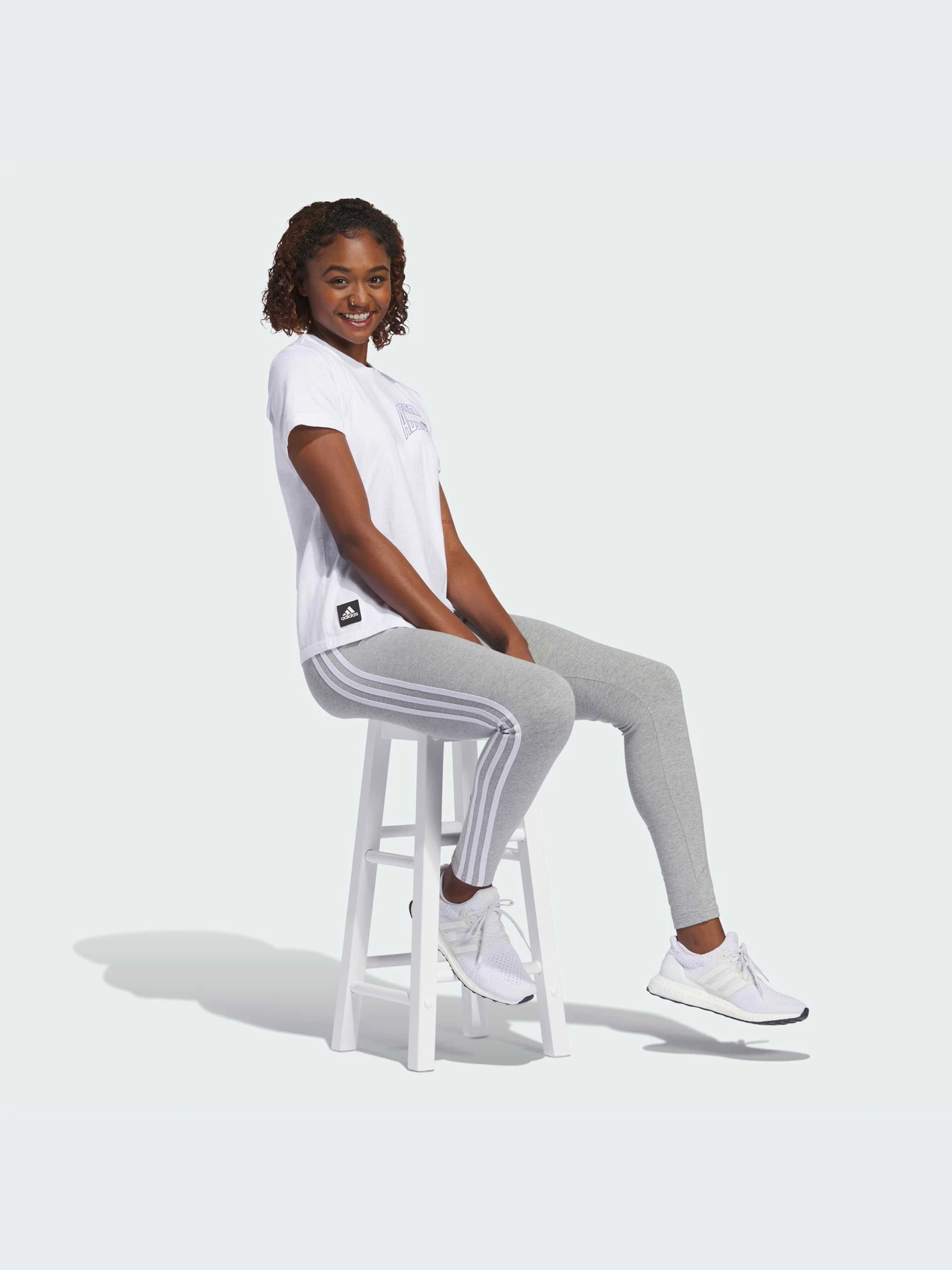 Брюки Adidas Культовые силуэты модель IC0516 Брюки Adidas Культовые силуэты модель IC0516 Фото