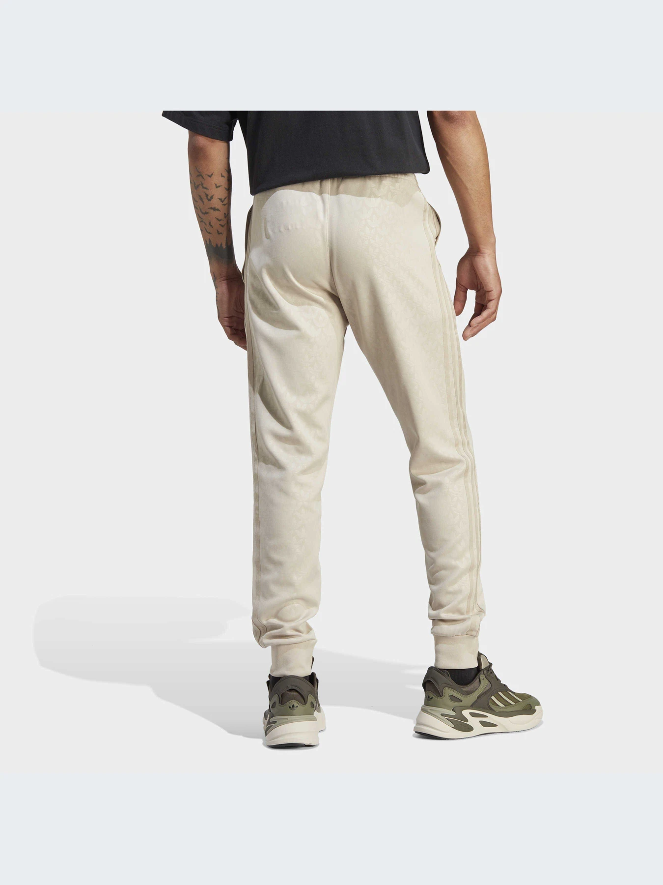 Брюки Adidas Graphics модель IJ5690 Брюки Adidas Graphics модель IJ5690 Фото