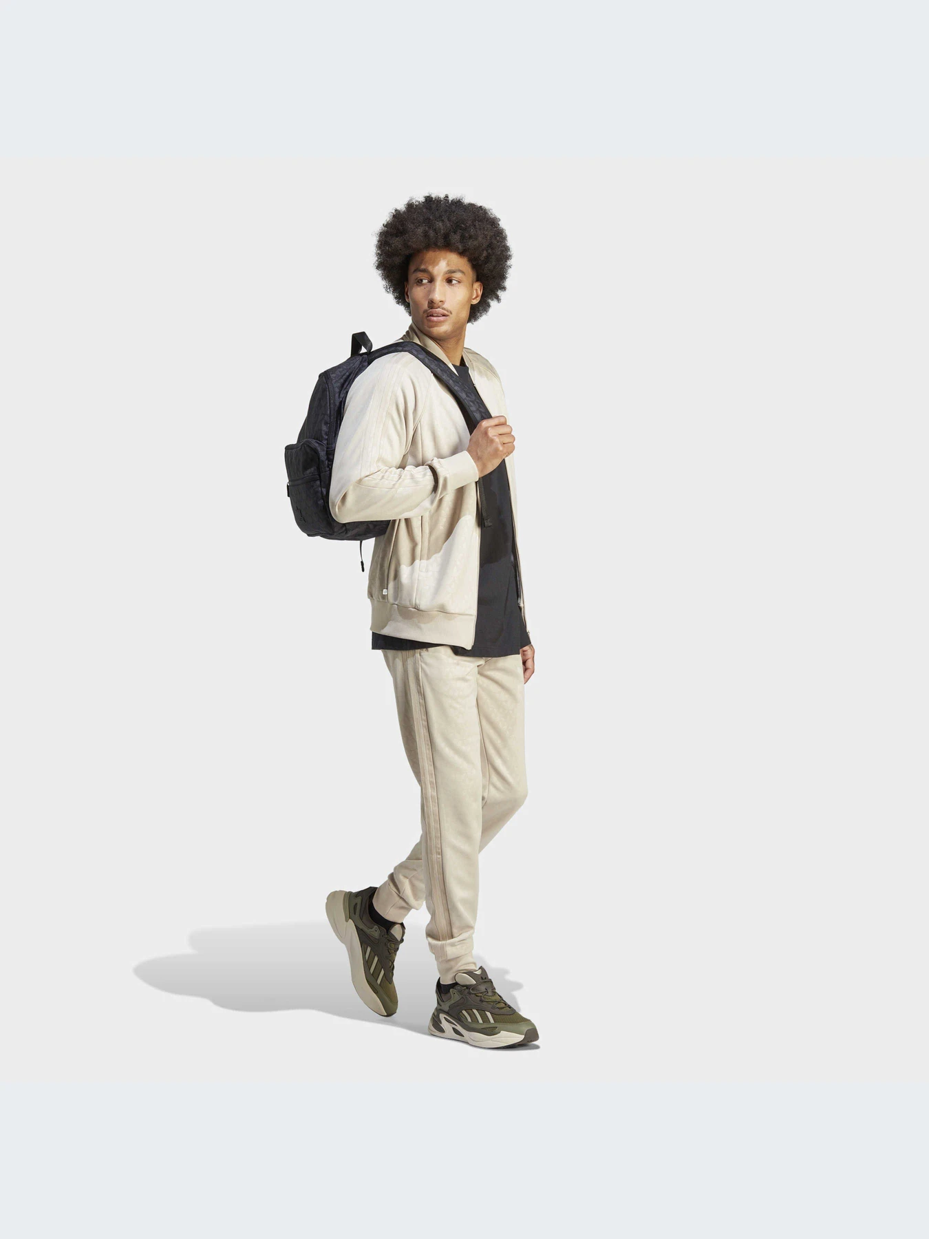 Брюки Adidas Graphics модель IJ5690 Брюки Adidas Graphics модель IJ5690 Фото