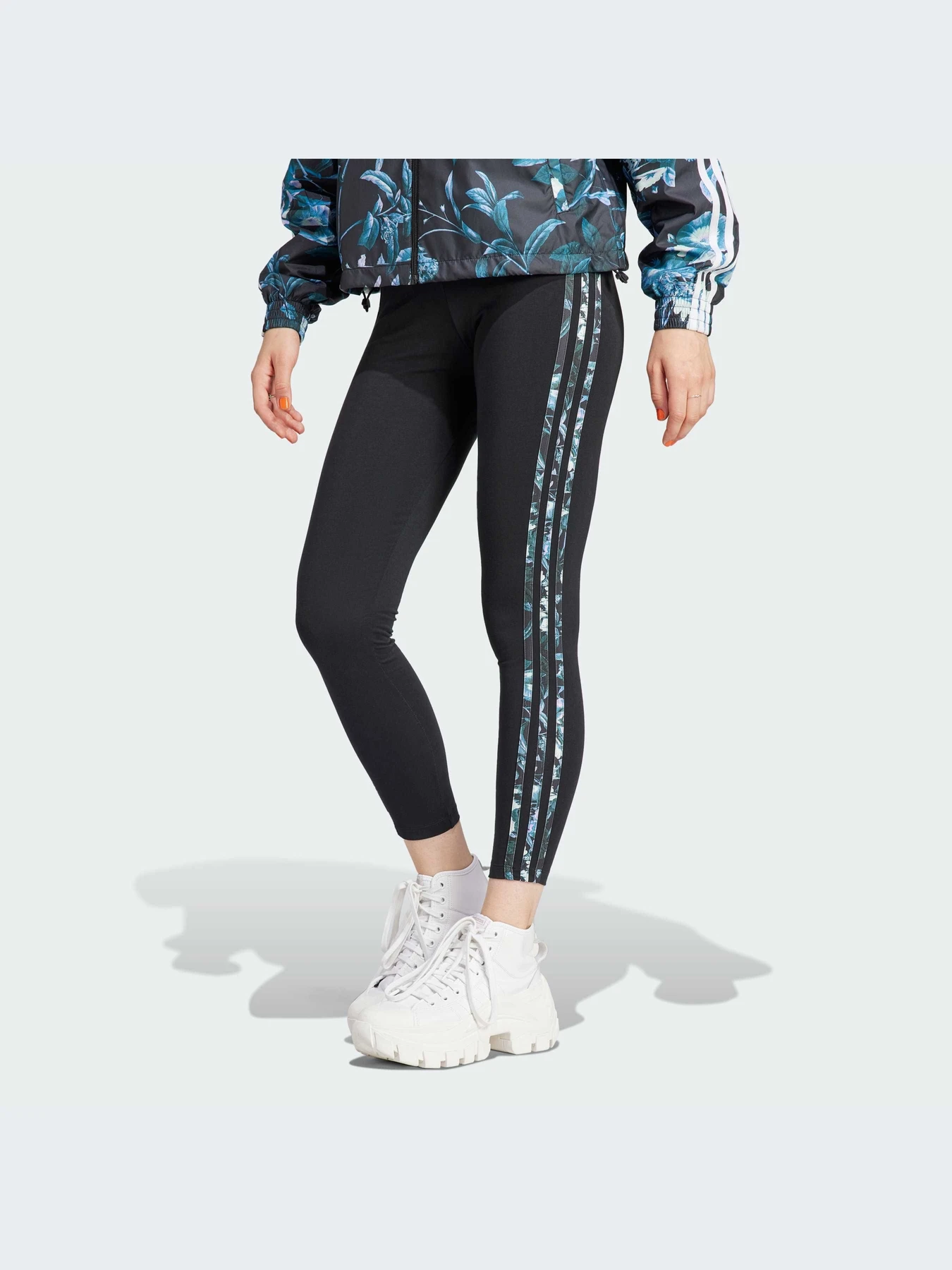 Брюки Adidas Graphics модель II3192 Брюки Adidas Graphics модель II3192 Фото