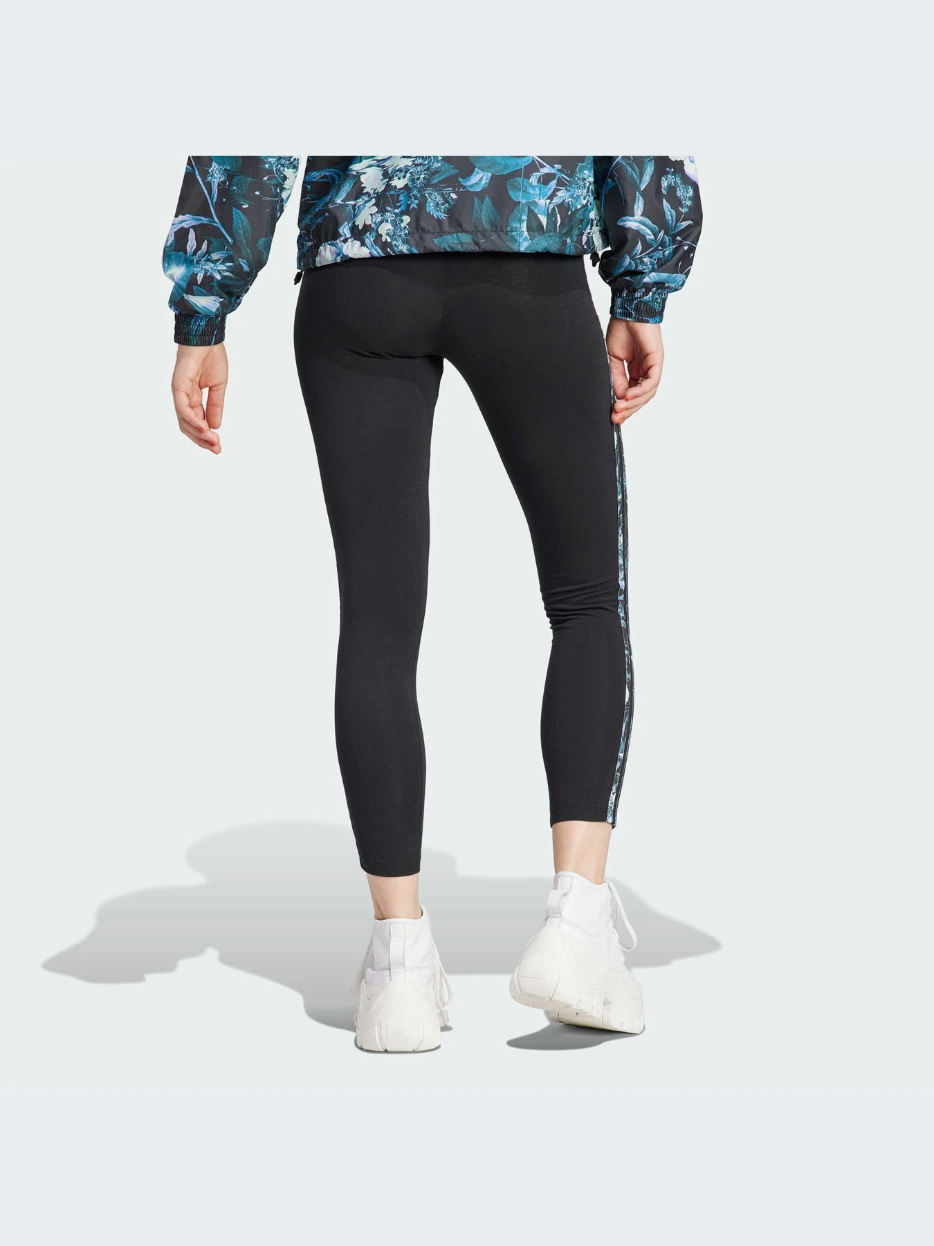 Брюки Adidas Graphics модель II3192 Брюки Adidas Graphics модель II3192 Фото