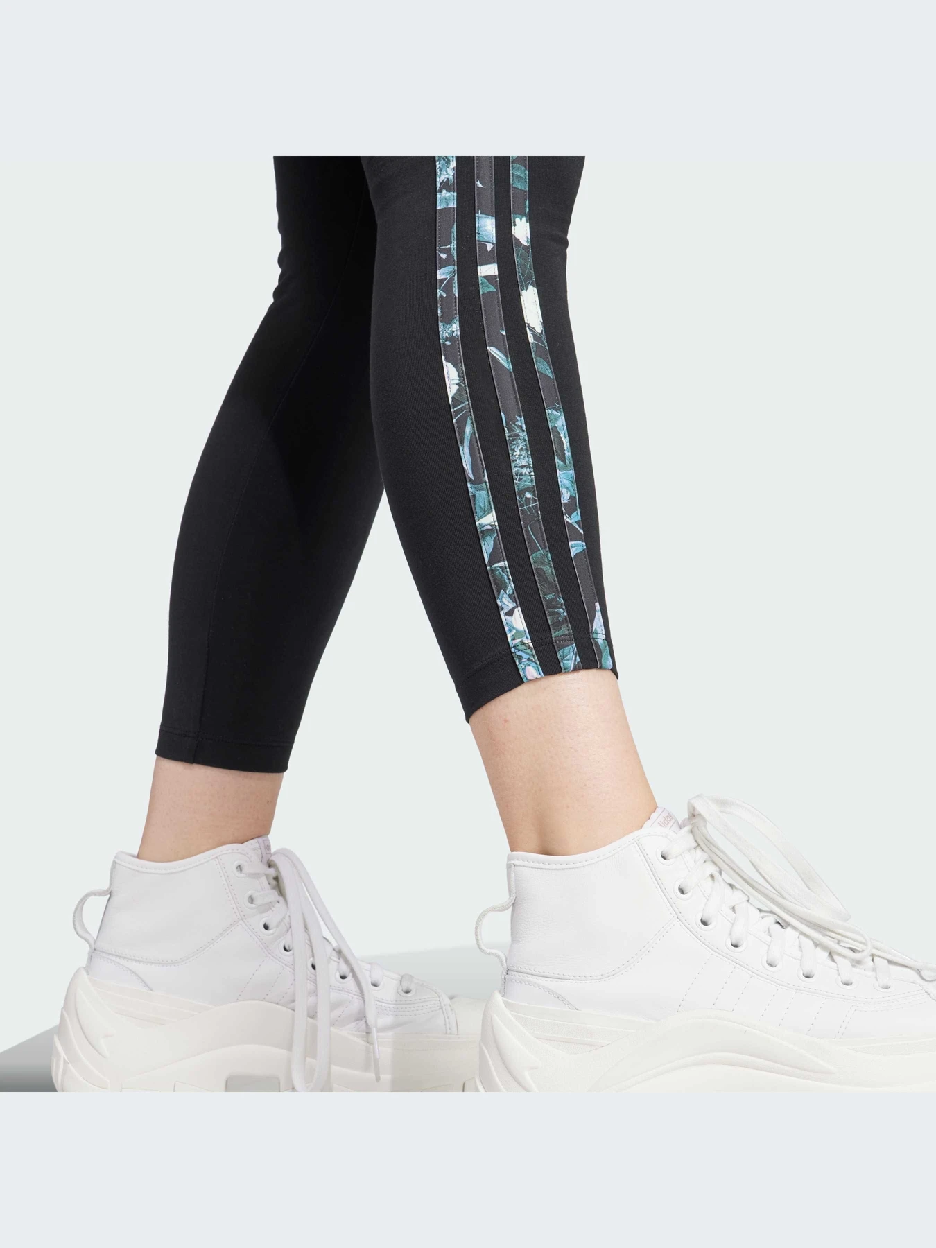 Брюки Adidas Graphics модель II3192 Брюки Adidas Graphics модель II3192 Фото
