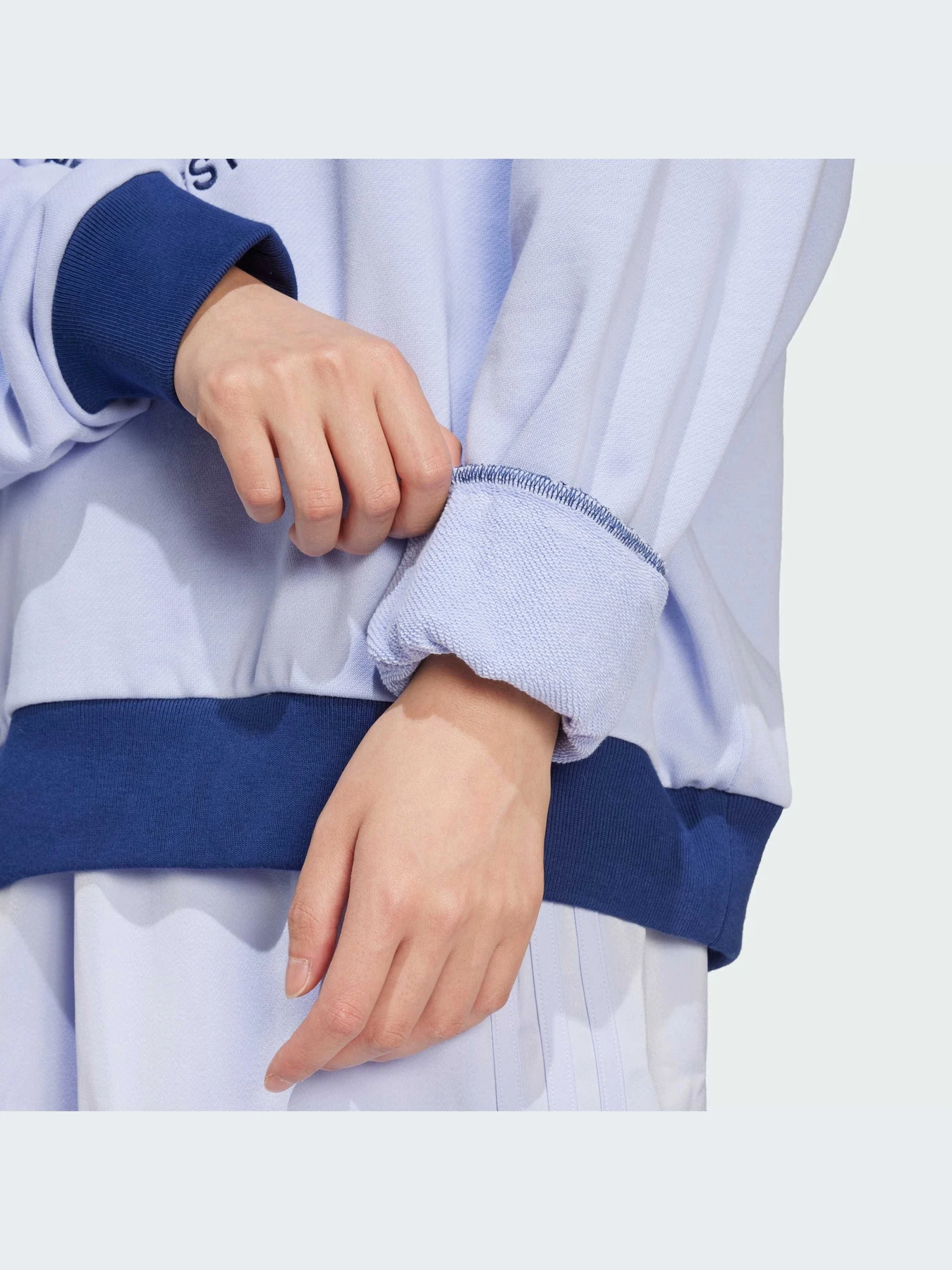 Худі та світшоти Adidas Graphics модель IT4271 Худі та світшоти Adidas Graphics модель IT4271 Фото