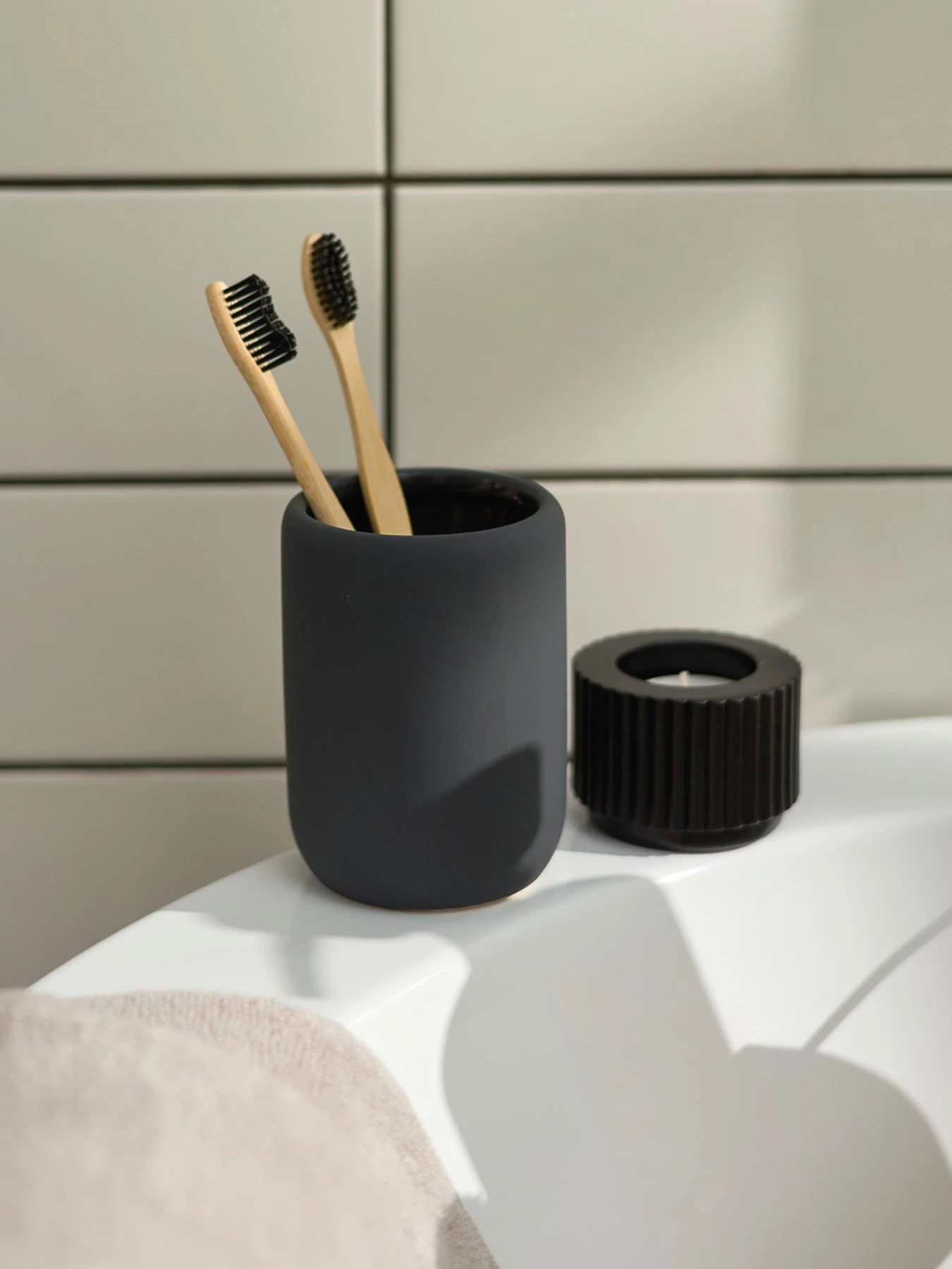 Подставка для зубных щеток и пасты серая Milan MBM HOME модель BA-22 GRAY Подставка для зубных щеток и пасты серая Milan MBM HOME модель BA-22 GRAY Фото