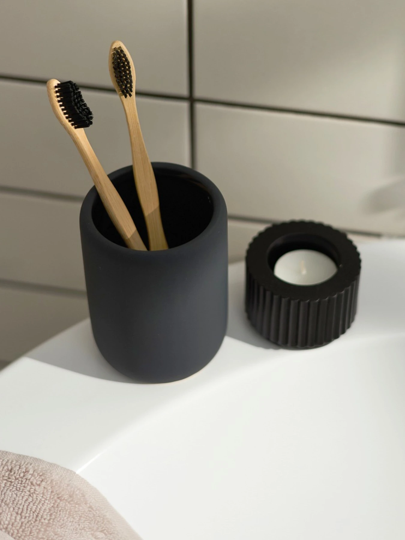 Подставка для зубных щеток и пасты серая Milan MBM HOME модель BA-22 GRAY Подставка для зубных щеток и пасты серая Milan MBM HOME модель BA-22 GRAY Фото