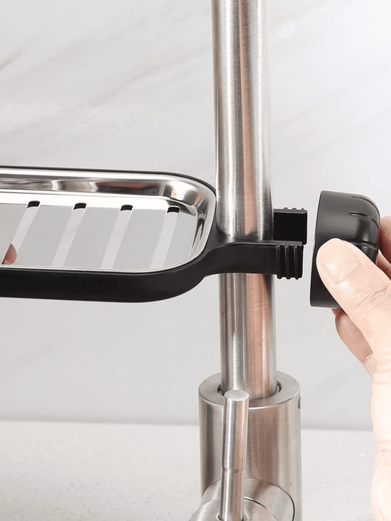 Полка на душевую штангу и смеситель с фиксатором черная MBM HOME модель BP-22 BLACK Полка на душевую штангу и смеситель с фиксатором черная MBM HOME модель BP-22 BLACK Фото