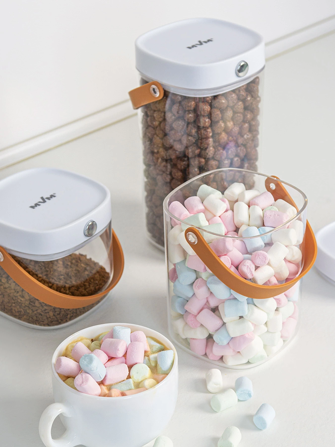 Емкость для хранения прозрачная с белым MBM HOME модель KP-07 L T/WHITE Емкость для хранения прозрачная с белым MBM HOME модель KP-07 L T/WHITE Фото