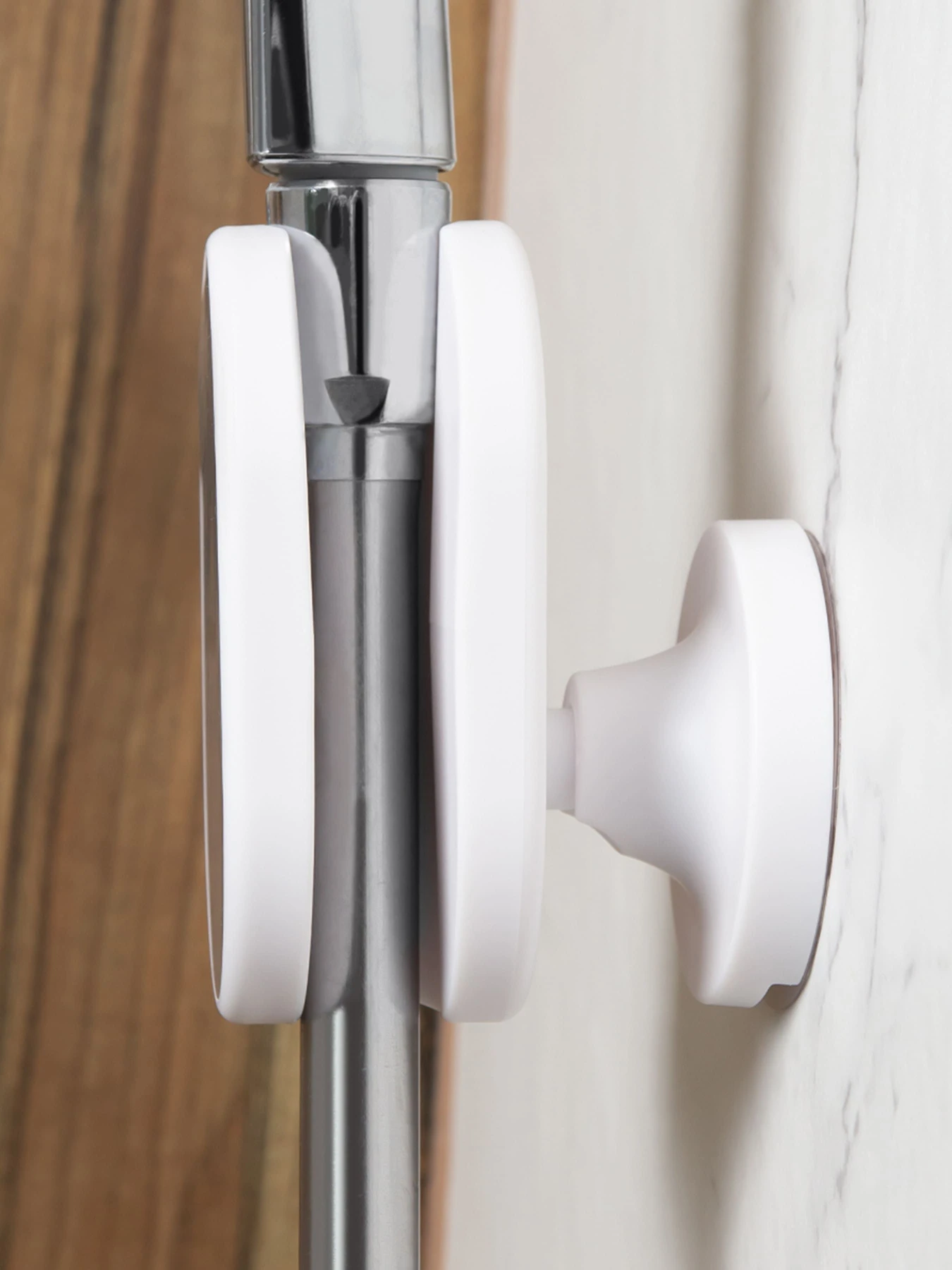 Тримач для душової лійки клейкий MBM HOME модель BP-27 WHITE/GRAY Фото
