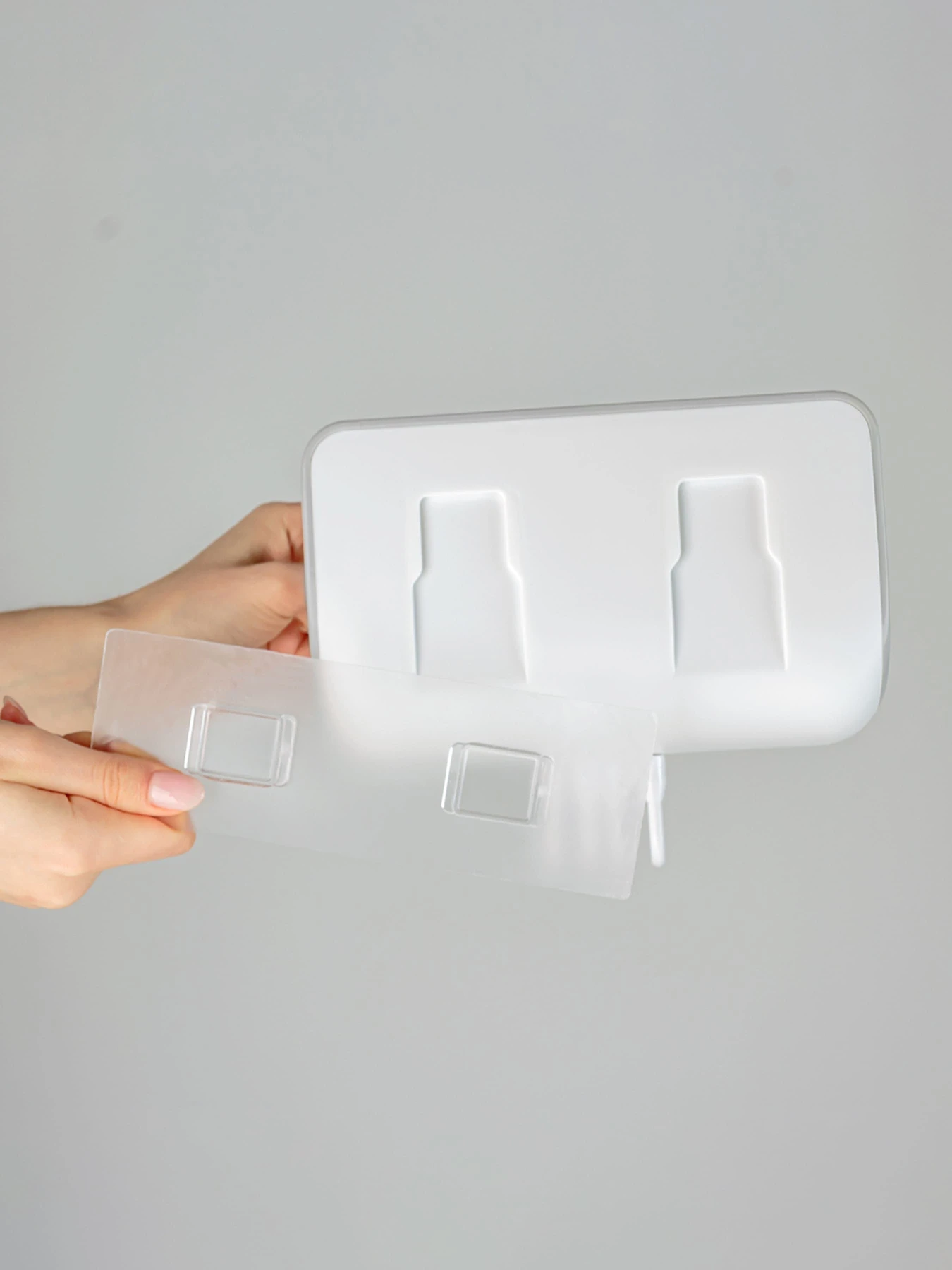 Держатель настенный с крючками клеящийся MBM HOME модель KP-10 WHITE/GRAY Держатель настенный с крючками клеящийся MBM HOME модель KP-10 WHITE/GRAY Фото