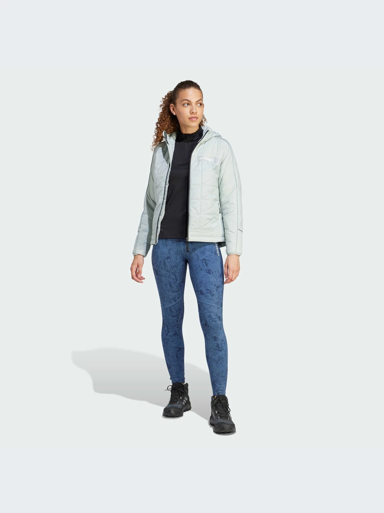 Куртки та дублянки Adidas модель IB1075 Куртки та дублянки Adidas модель IB1075 Фото