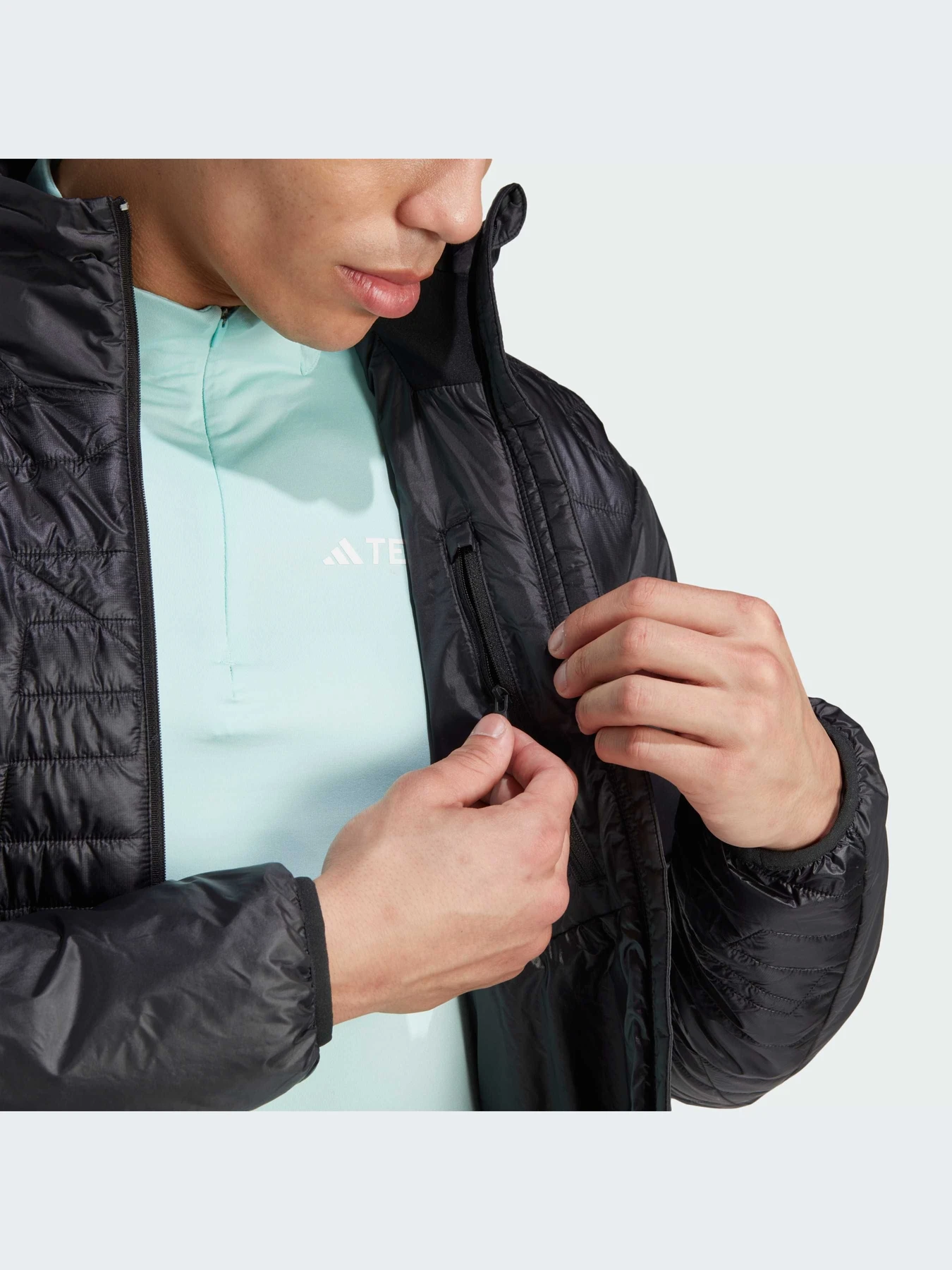 Куртки и дубленки Adidas модель IB4237 Куртки и дубленки Adidas модель IB4237 Фото