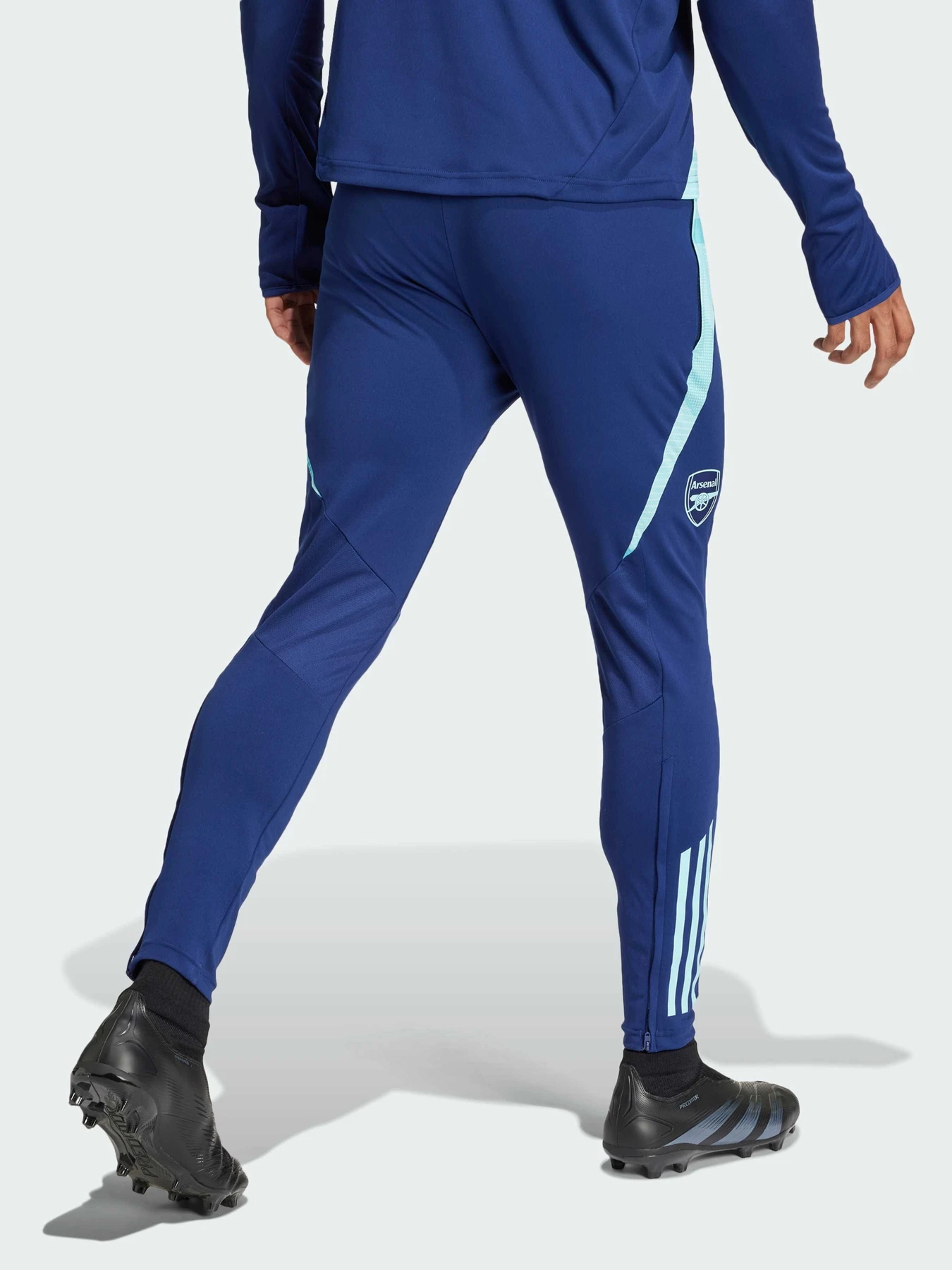 Брюки Adidas модель IT2216 Брюки Adidas модель IT2216 Фото