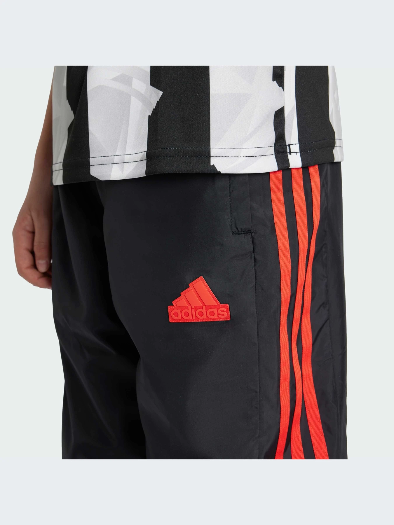Брюки Adidas Tiro модель IV7104 Брюки Adidas Tiro модель IV7104 Фото