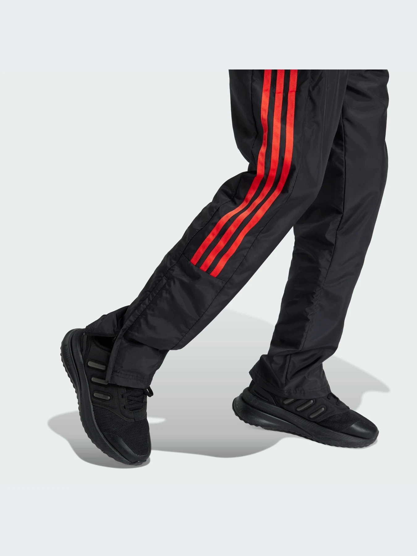 Брюки Adidas Tiro модель IV7104 Брюки Adidas Tiro модель IV7104 Фото