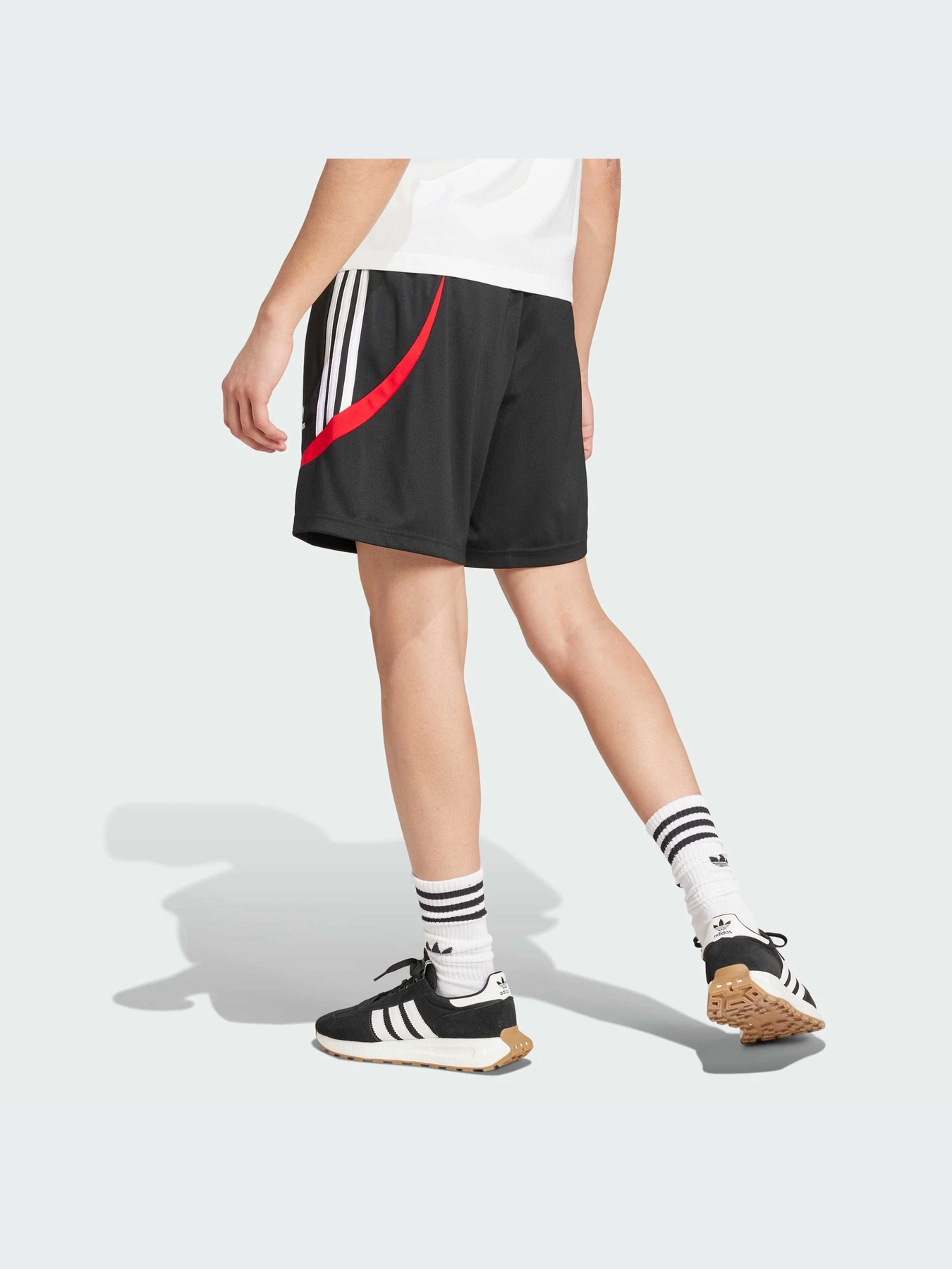 Шорти Adidas модель IX9642 Шорти Adidas модель IX9642 Фото