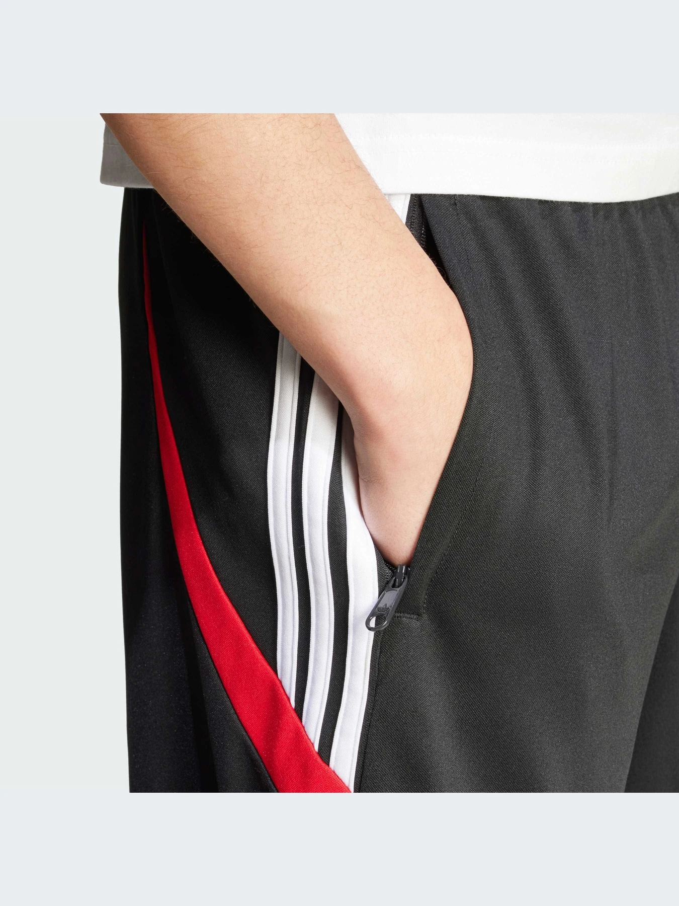 Шорти Adidas модель IX9642 Шорти Adidas модель IX9642 Фото