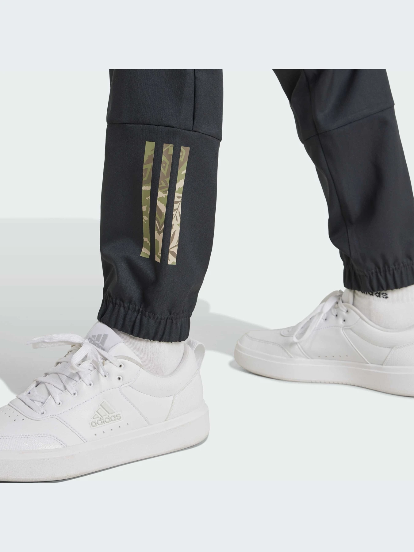 Брюки Adidas x Disney модель IV7358 Брюки Adidas x Disney модель IV7358 Фото