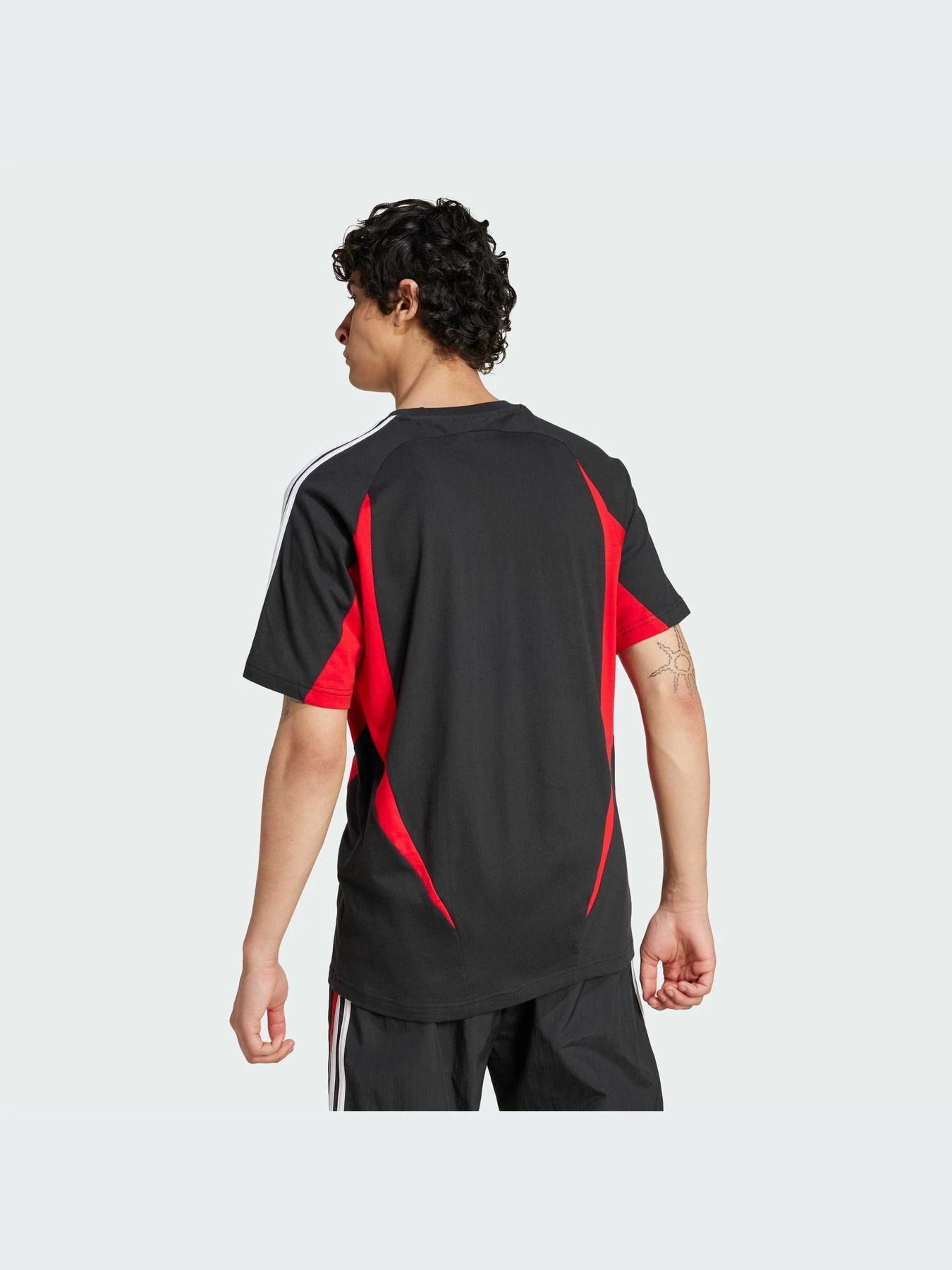 Футболки і поло Adidas модель IX9648 Футболки і поло Adidas модель IX9648 Фото