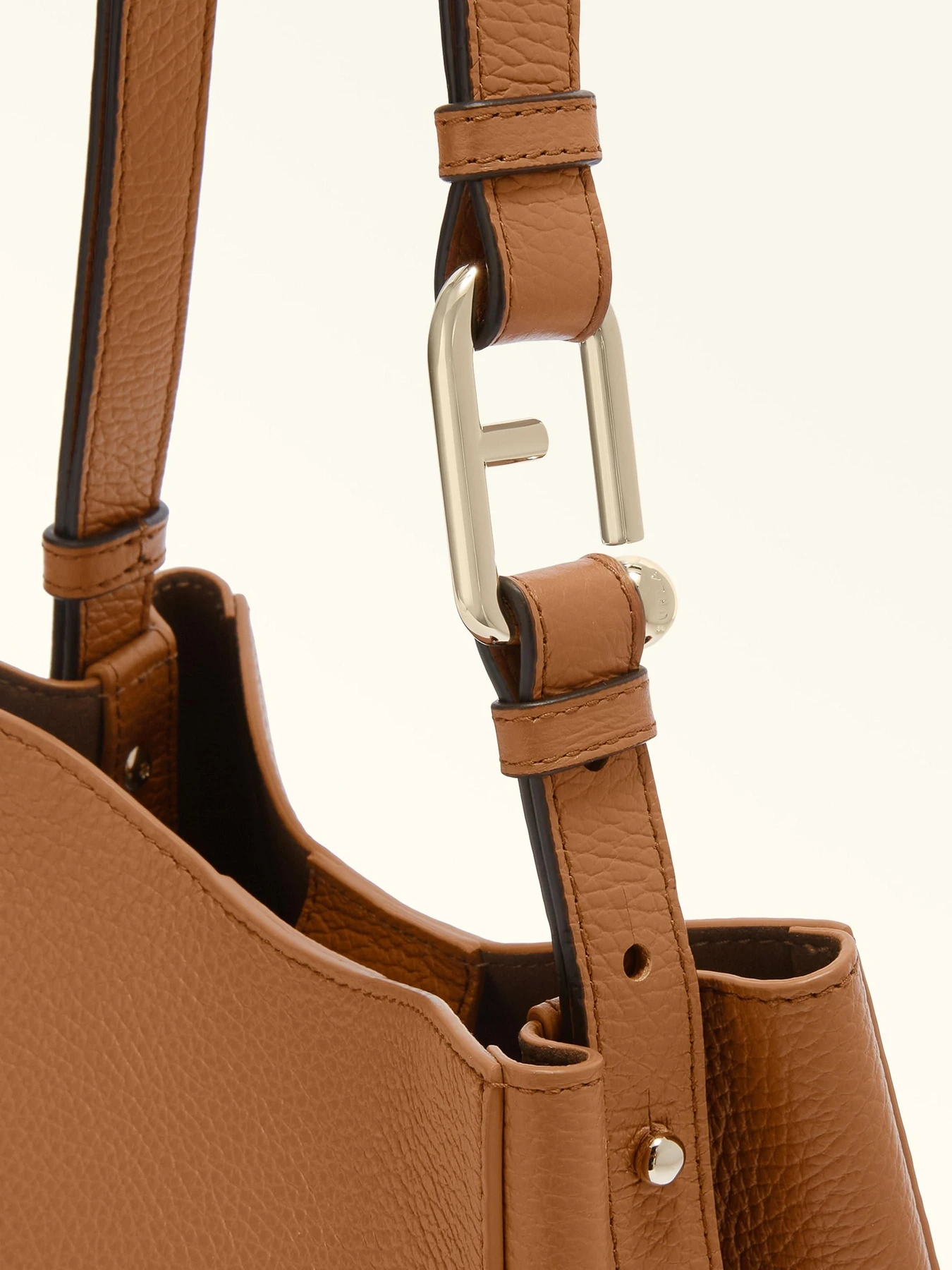 Сумки Furla Nuvola Bucket 20 модель WB01373HSF000RY0001007 Фото