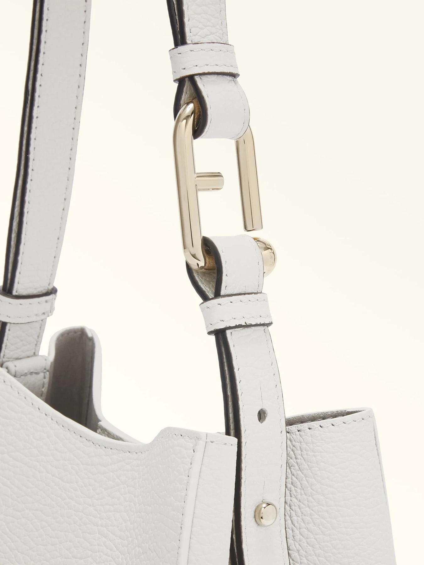 Сумки Furla Nuvola Bucket 20 модель WB01373HSF0001704S1007 Фото